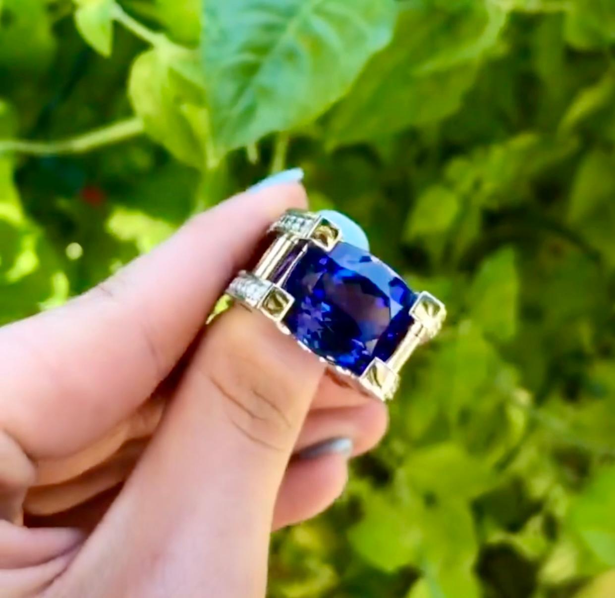 Tanzanite, Pavé Diamond Ring, 22.50 Carats For Sale 1