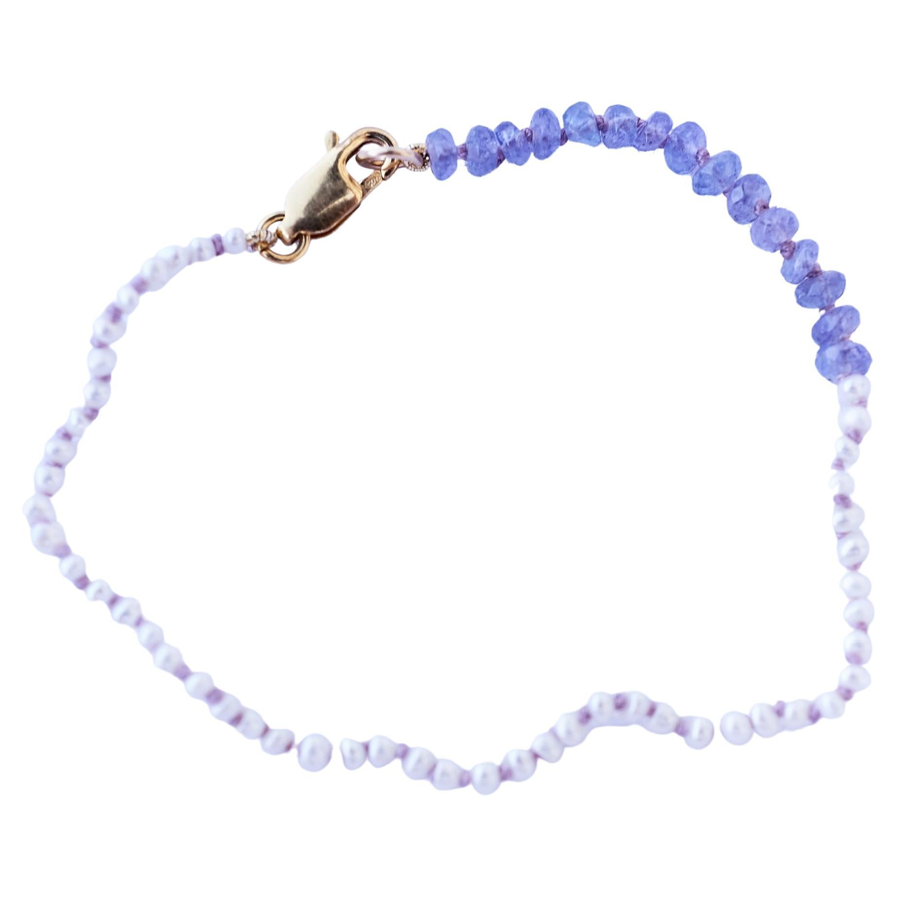 Round Cut Tanzanite White Pearl Bead Bracelet For Sale