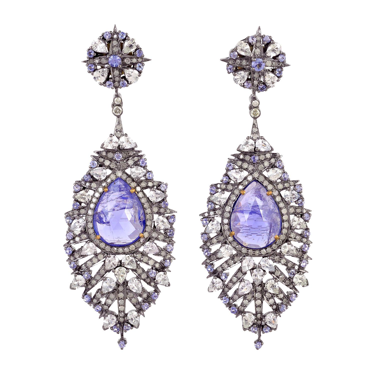 Boucles d'oreilles pendantes en or 18k Tanzanite et saphir blanc avec diamants en vente