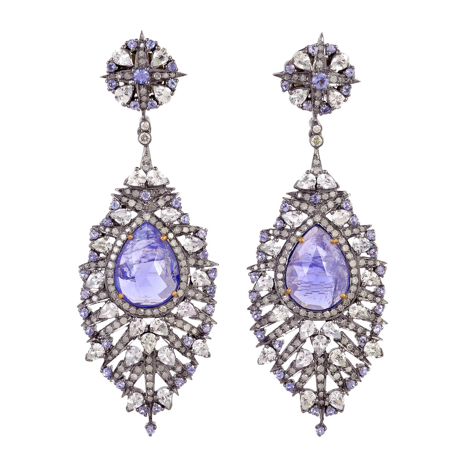 Artisan Boucles d'oreilles pendantes en or 18k Tanzanite et saphir blanc avec diamants en vente