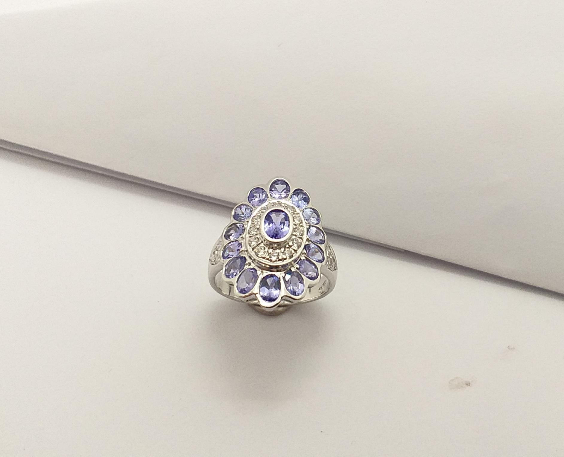 Ring aus Tansanit mit kubischem Zirkon in Silberfassung im Angebot 4