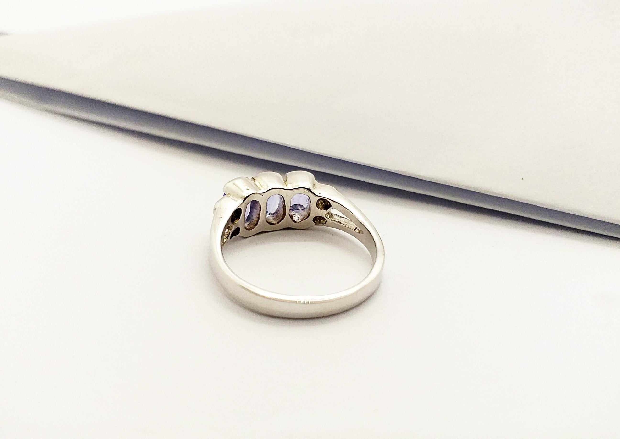 Bague en tanzanite et zirconia cubique sertie dans des montures en argent en vente 7