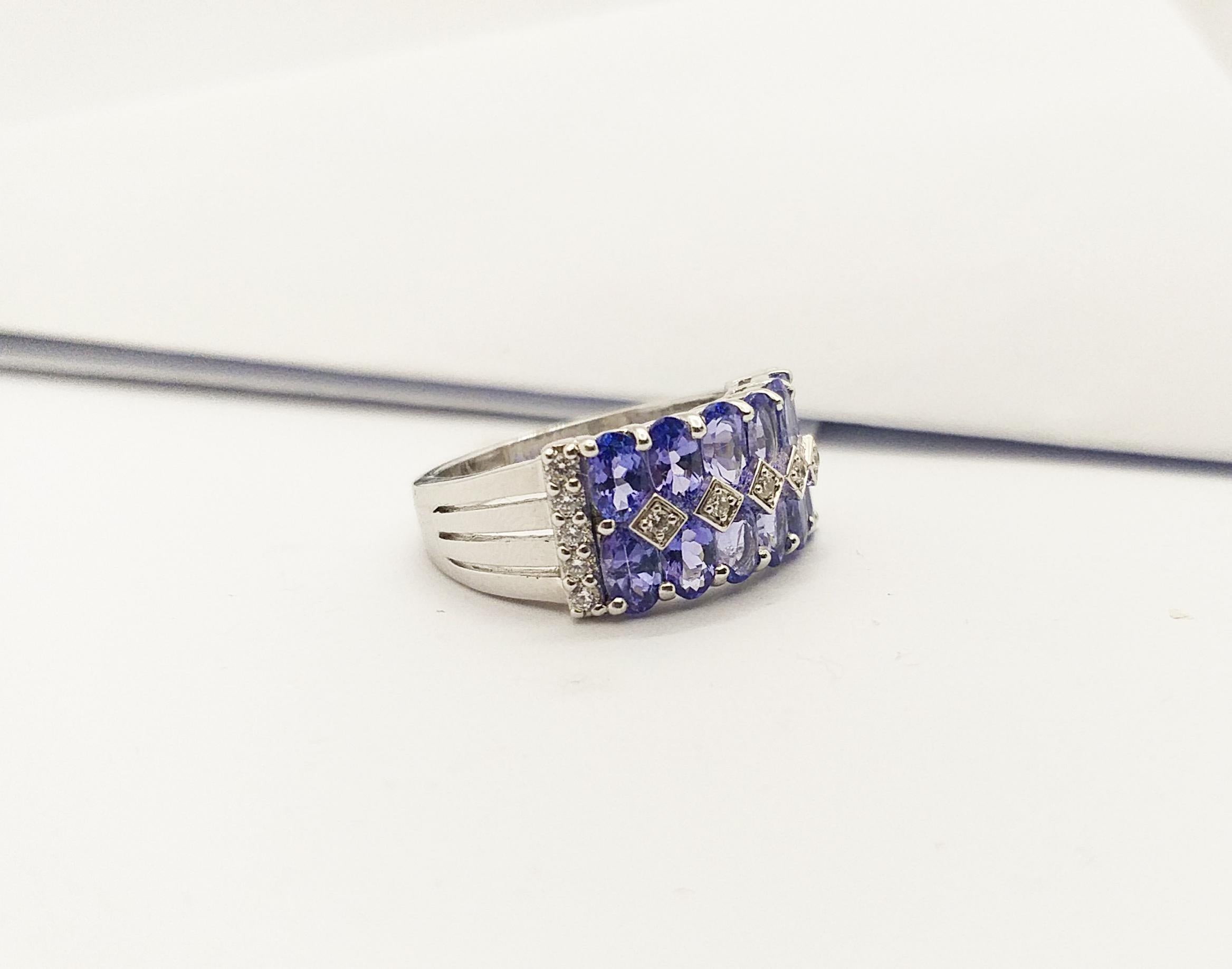 Bague en tanzanite et zirconia cubique sertie dans des montures en argent en vente 8