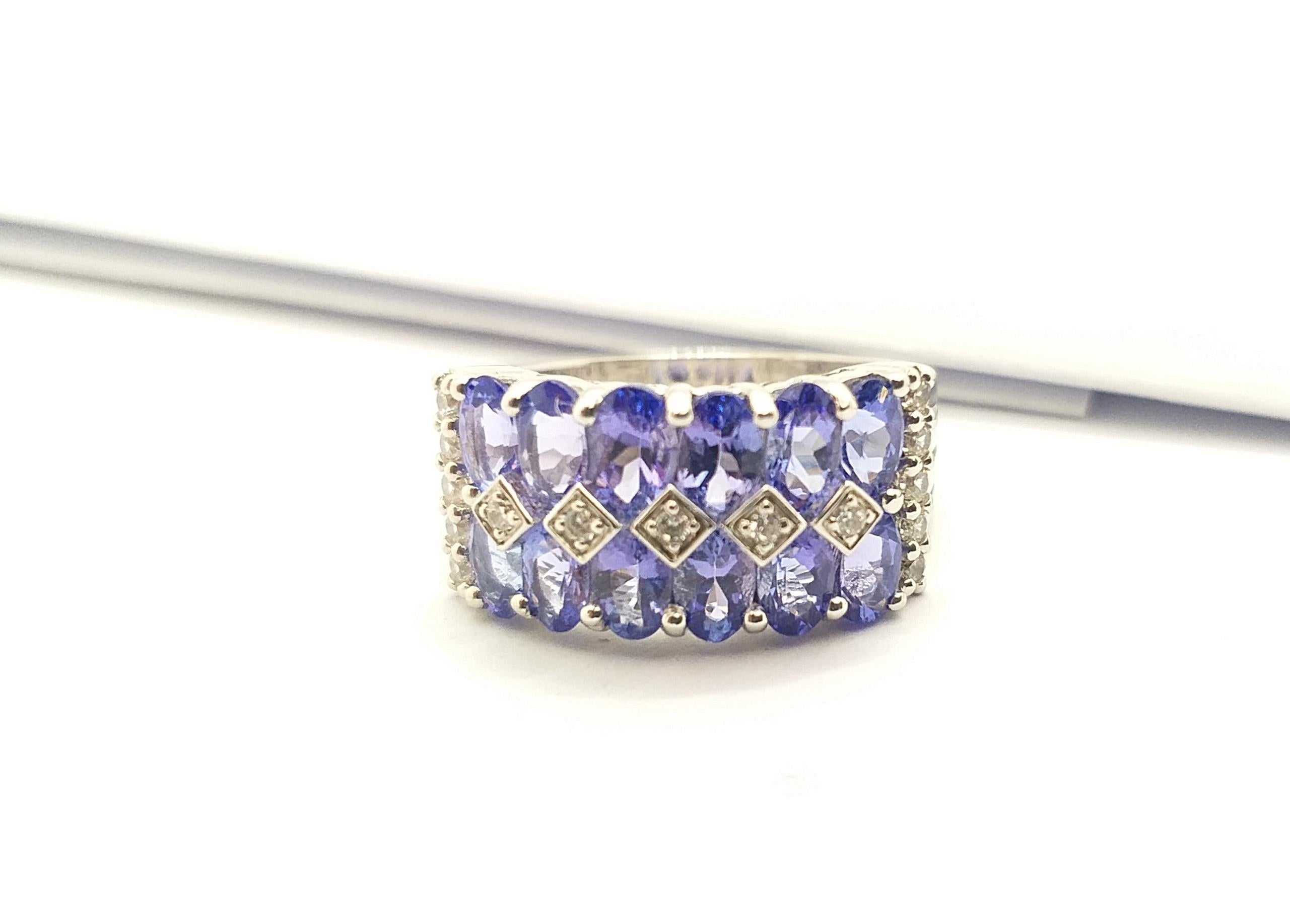 Bague en tanzanite et zirconia cubique sertie dans des montures en argent en vente 9