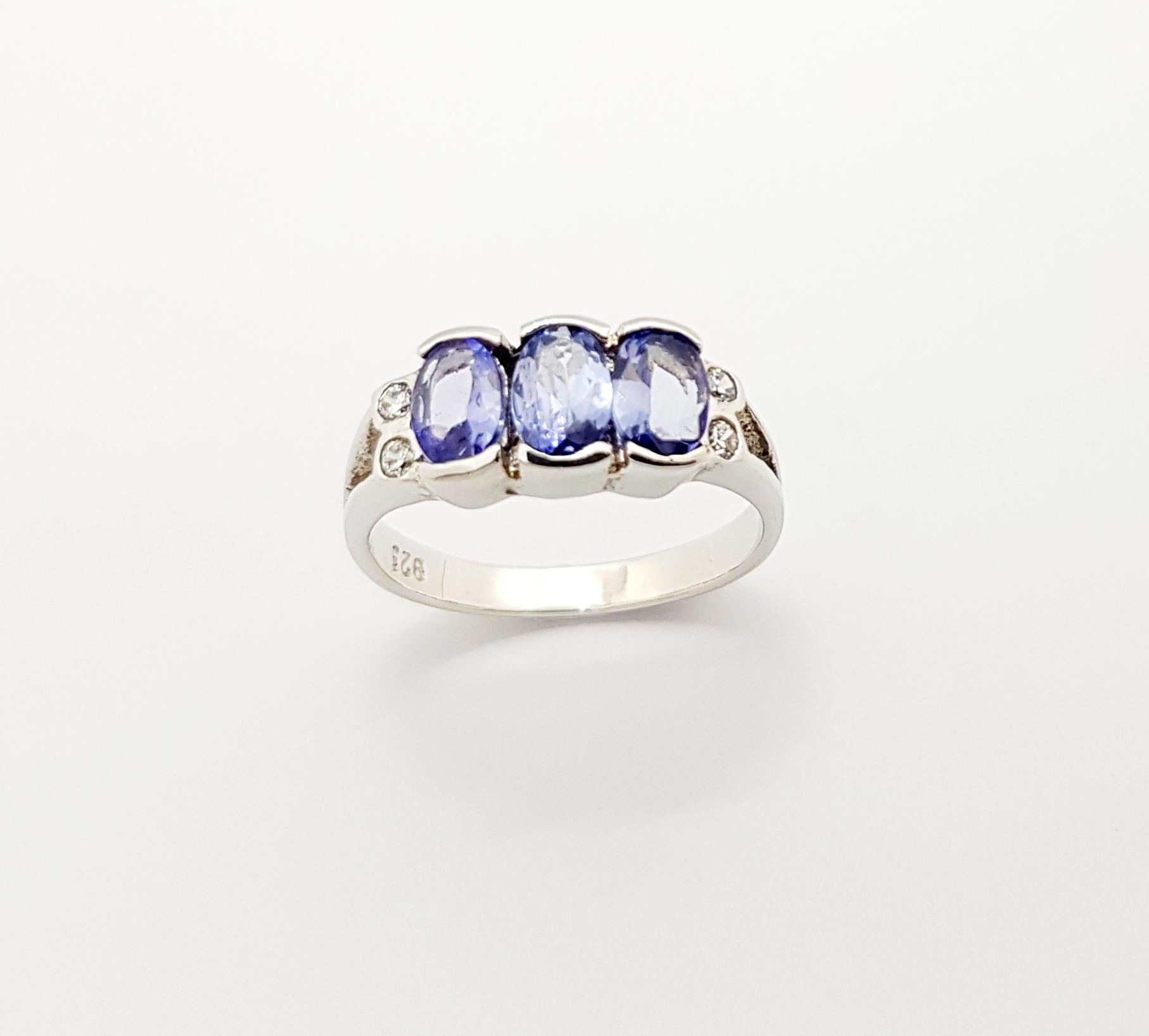 Bague en tanzanite et zirconia cubique sertie dans des montures en argent en vente 10