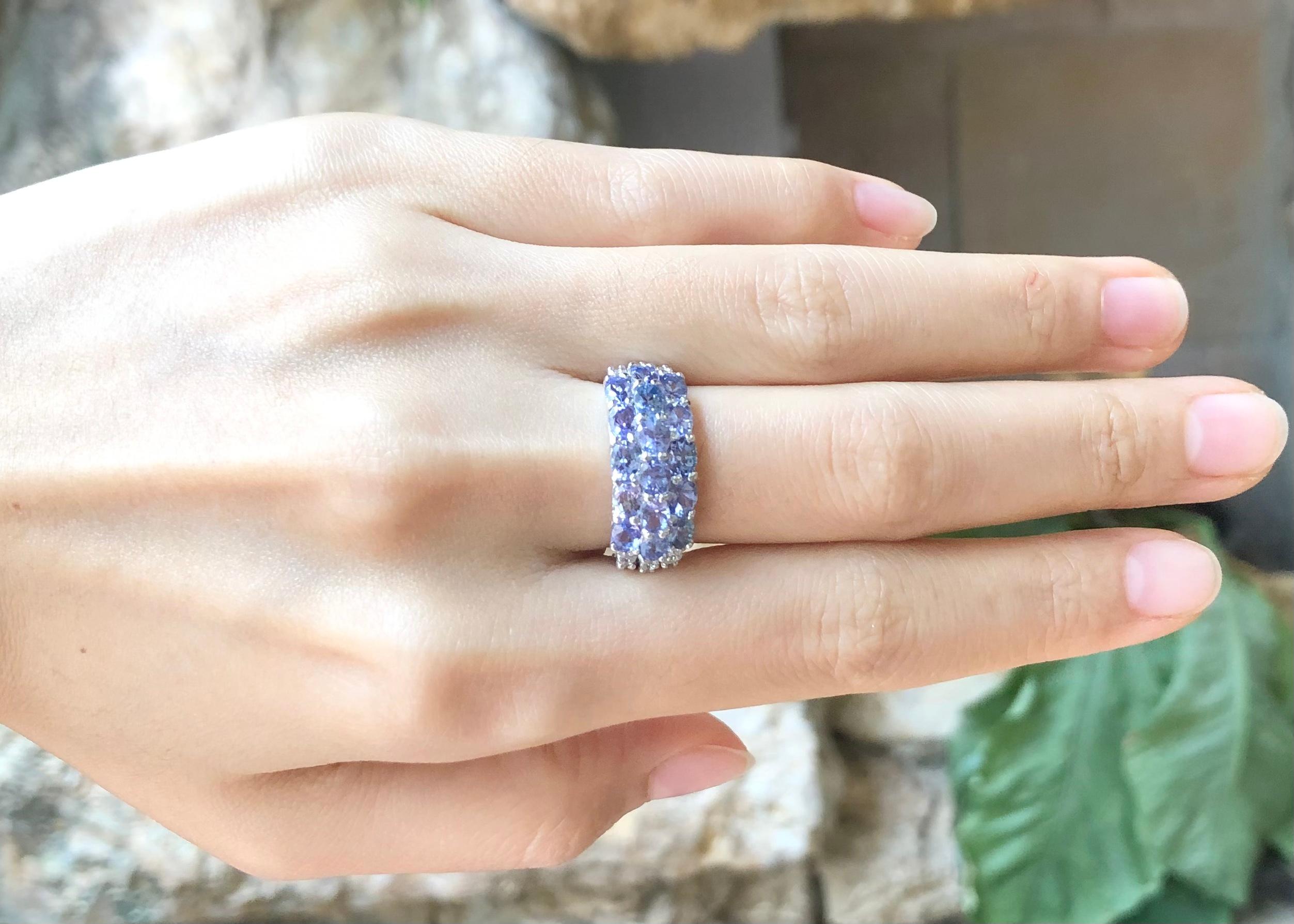 Tanzanite with Cubic Zirconia Ring set in Silver Settings In New Condition For Sale In Dusit, 10