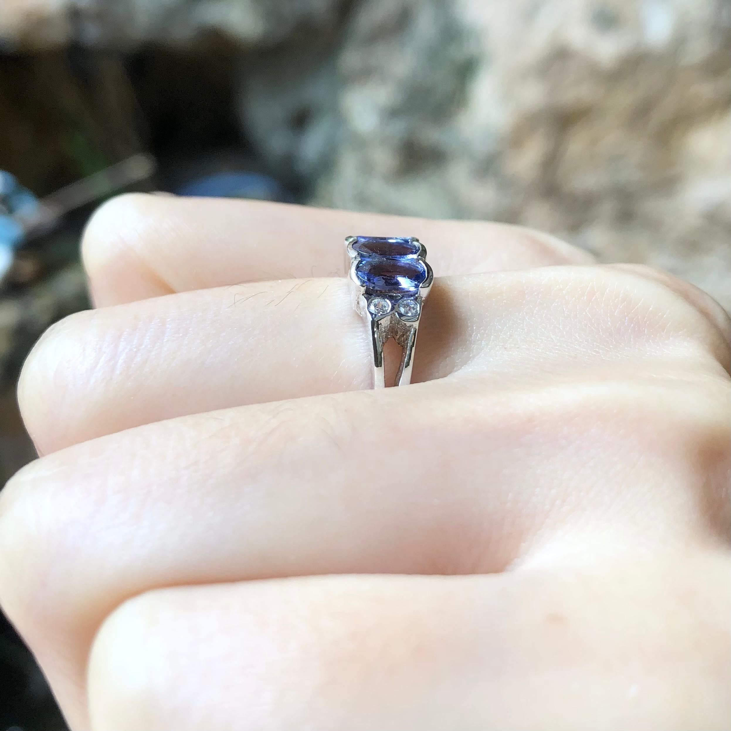 Bague en tanzanite et zirconia cubique sertie dans des montures en argent Pour femmes en vente