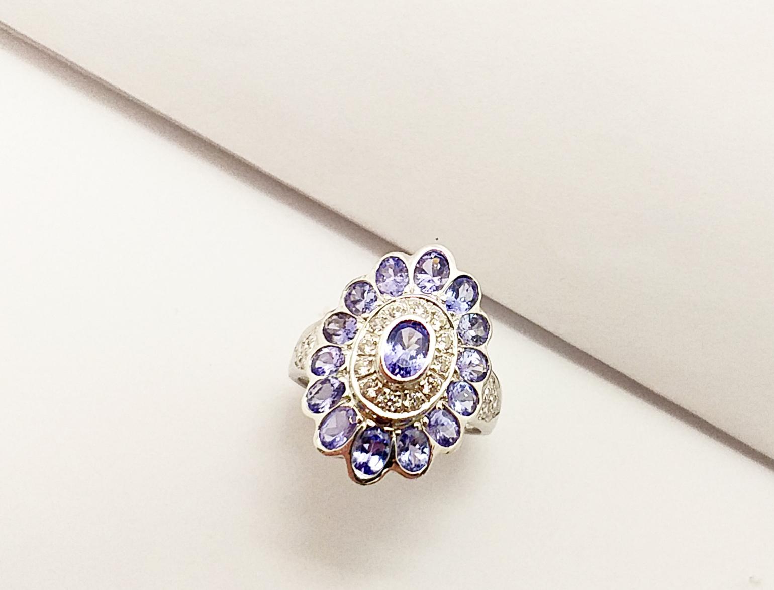 Ring aus Tansanit mit kubischem Zirkon in Silberfassung im Angebot 2