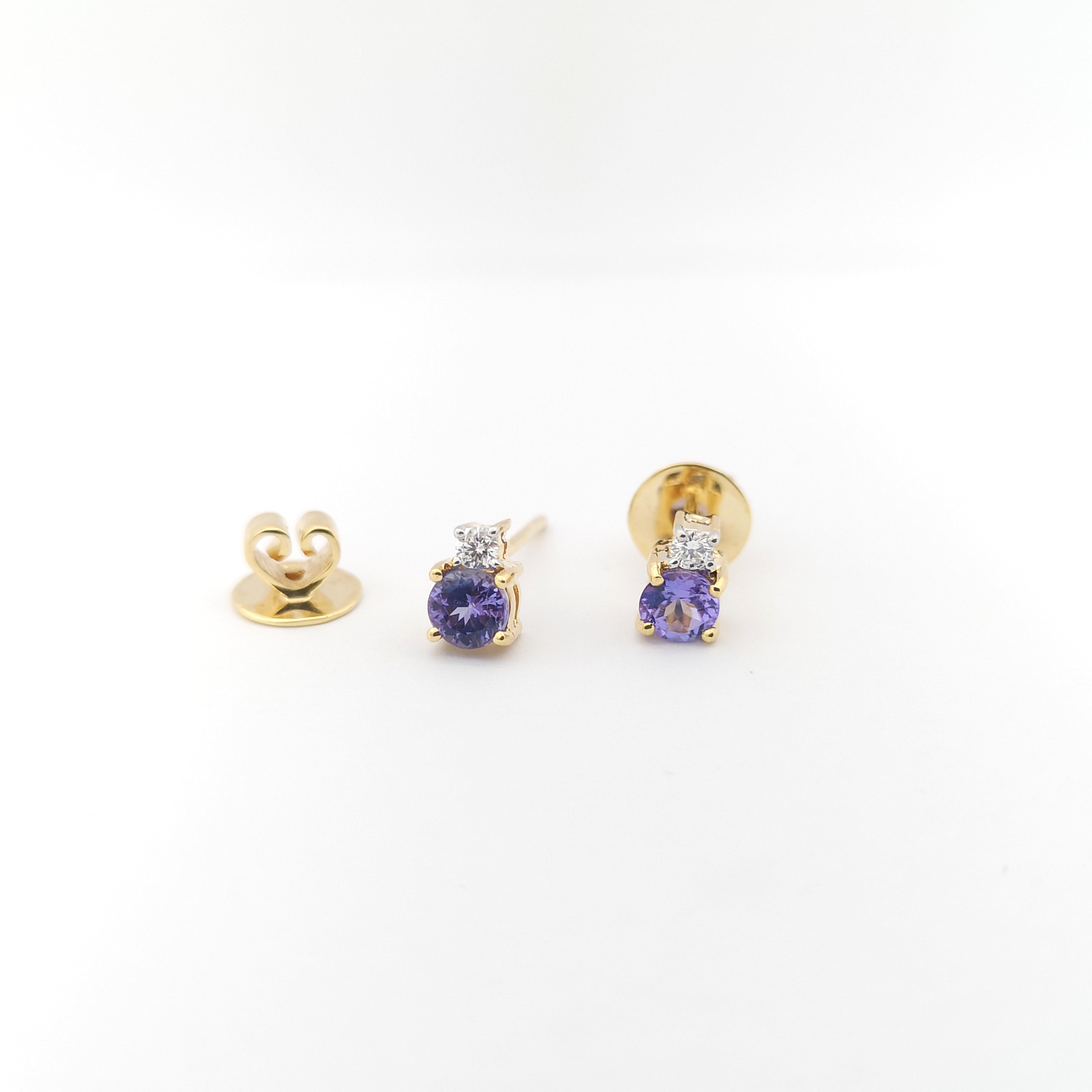 Tansanit mit Diamant-Ohrringen in 18 Karat Goldfassungen gefasst im Zustand „Neu“ im Angebot in Bangkok, TH