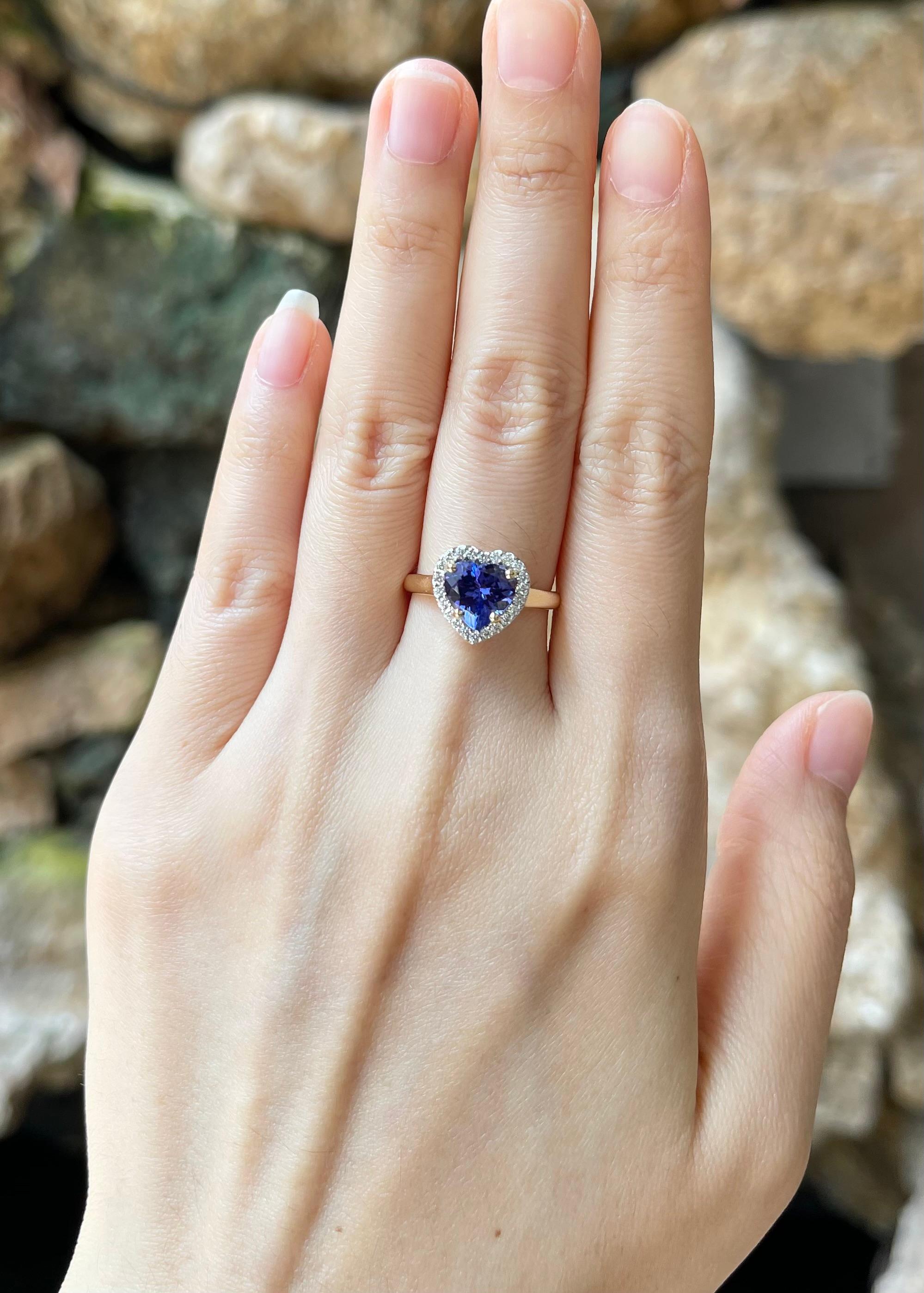 Bague Tanzanite 1.71 carats et Diamant 0.20 carat en or 18K

Largeur :  1.1 cm 
Longueur : 1,2 cm
Taille de l'anneau : 53
Poids total : 4.04 grammes

