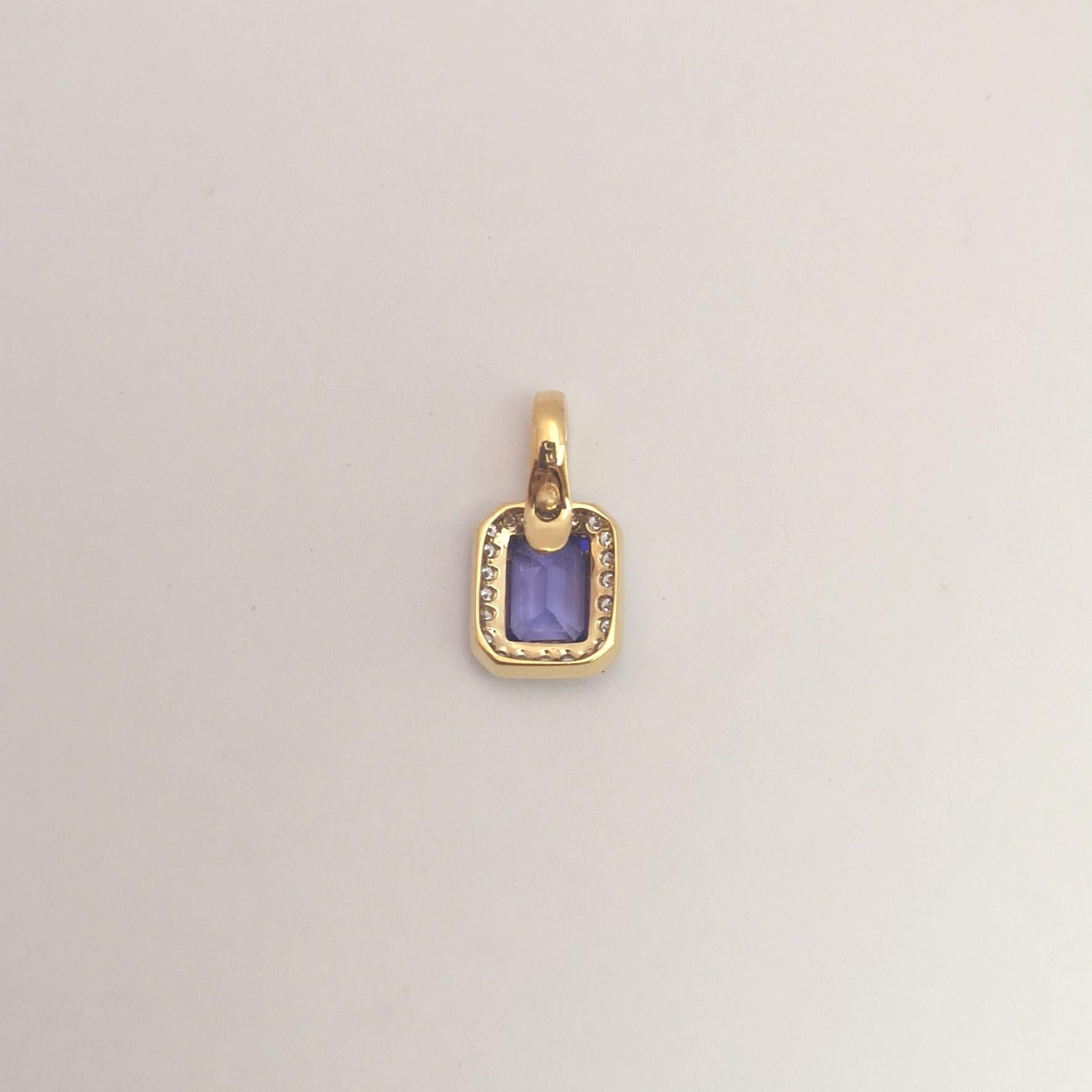 Tansanit mit Diamant-Anhänger in 18 Karat Goldfassungen gefasst im Angebot 1