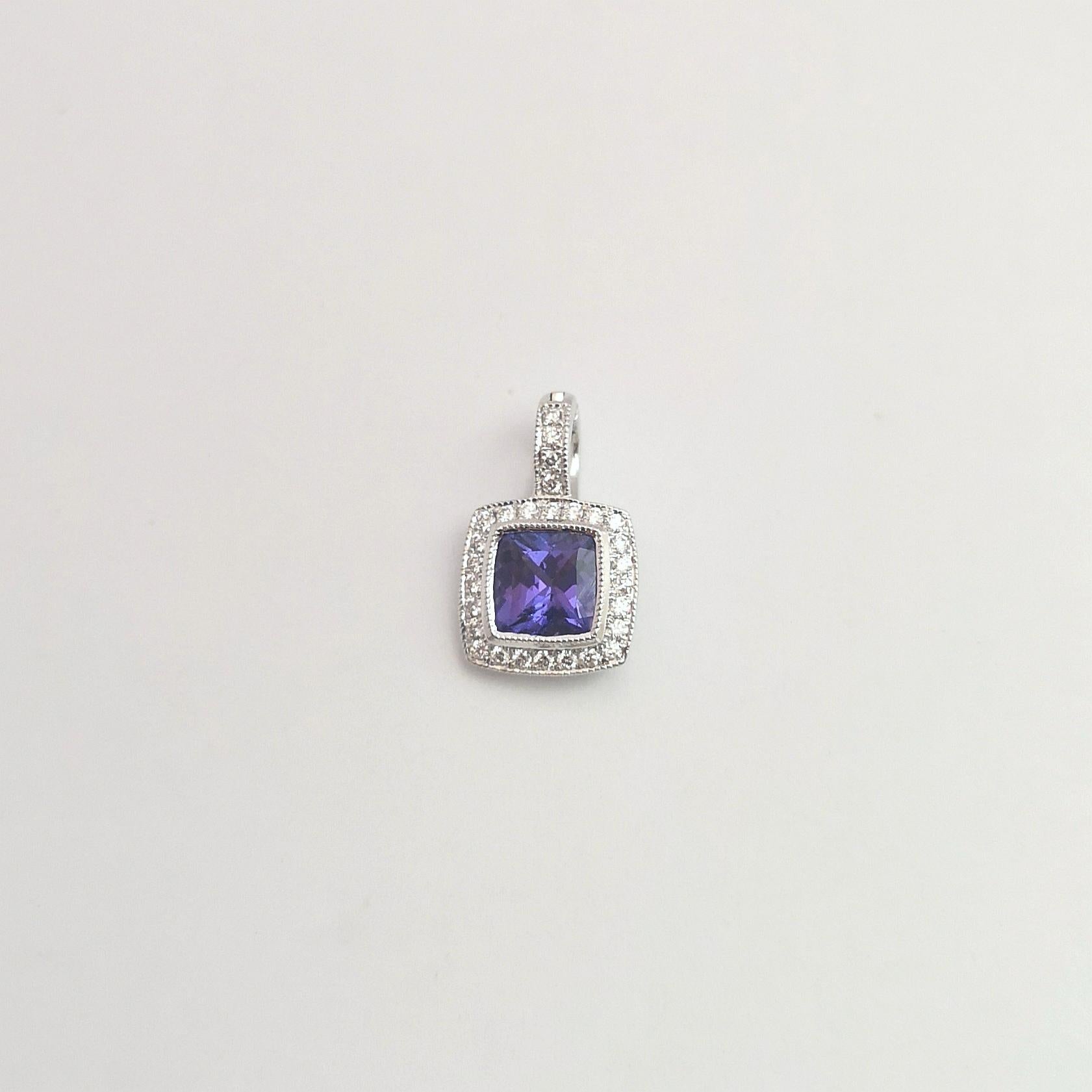 Tansanit mit Diamant-Anhänger in 18 Karat Weißgold in Fassungen im Zustand „Neu“ im Angebot in Bangkok, TH