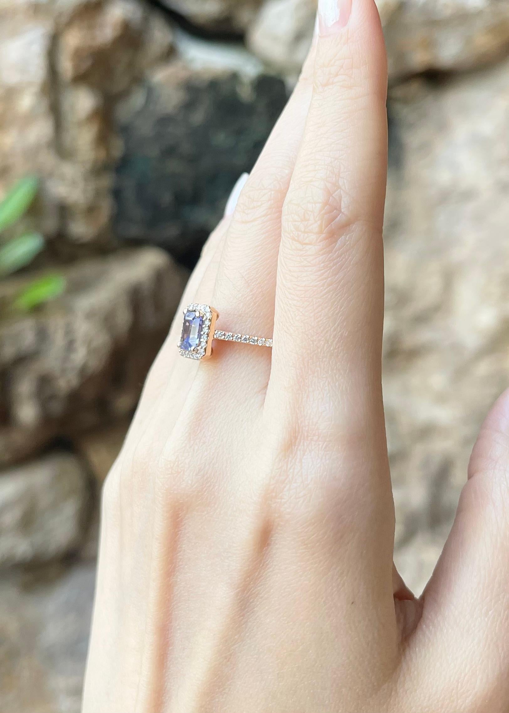 Tanzanite with Diamond Ring set in 18K Rose Gold Settings In New Condition For Sale In Bangkok, TH