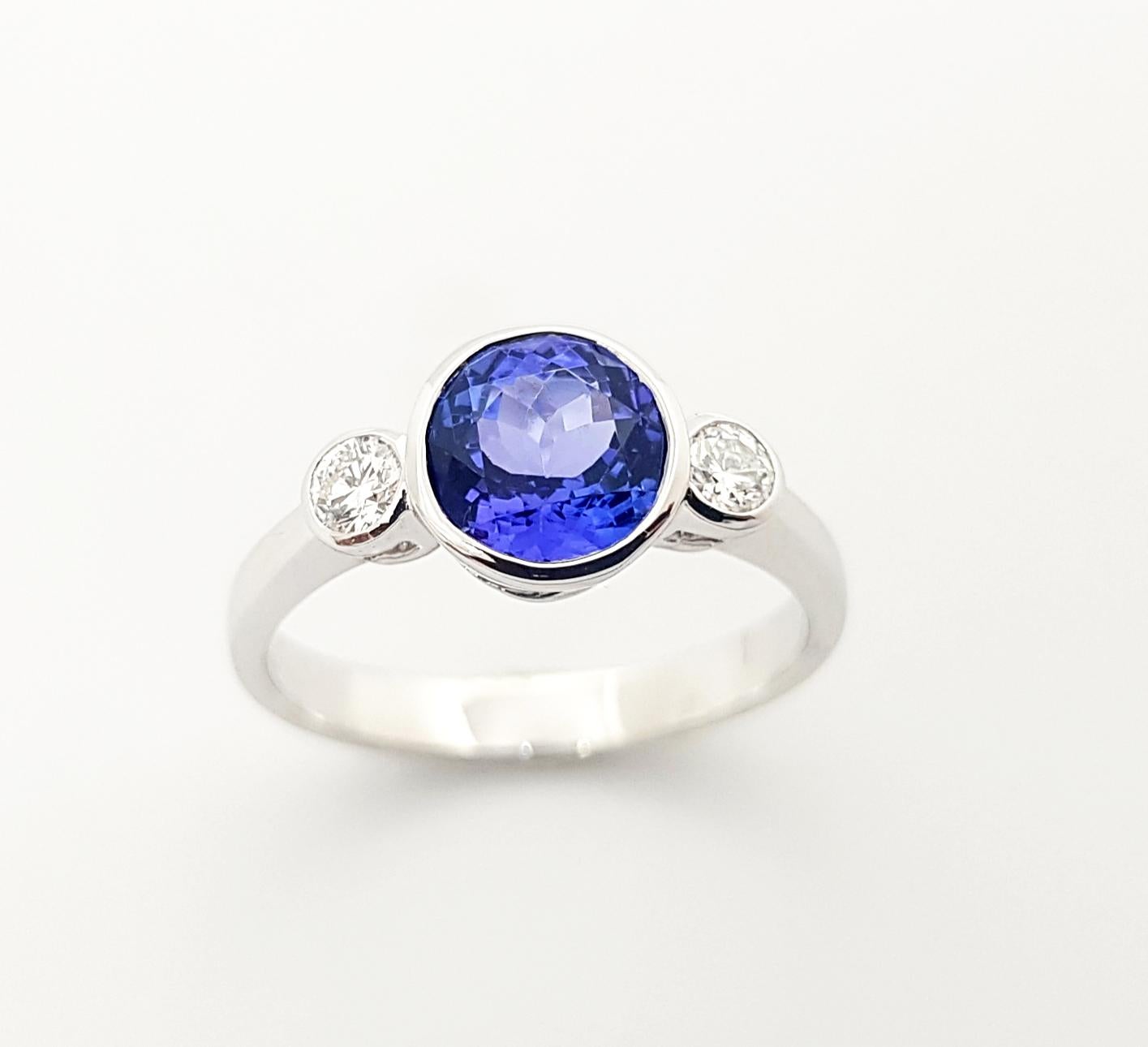 Tanzanite with Diamond Ring set in 18K White Gold Setting For Sale 5