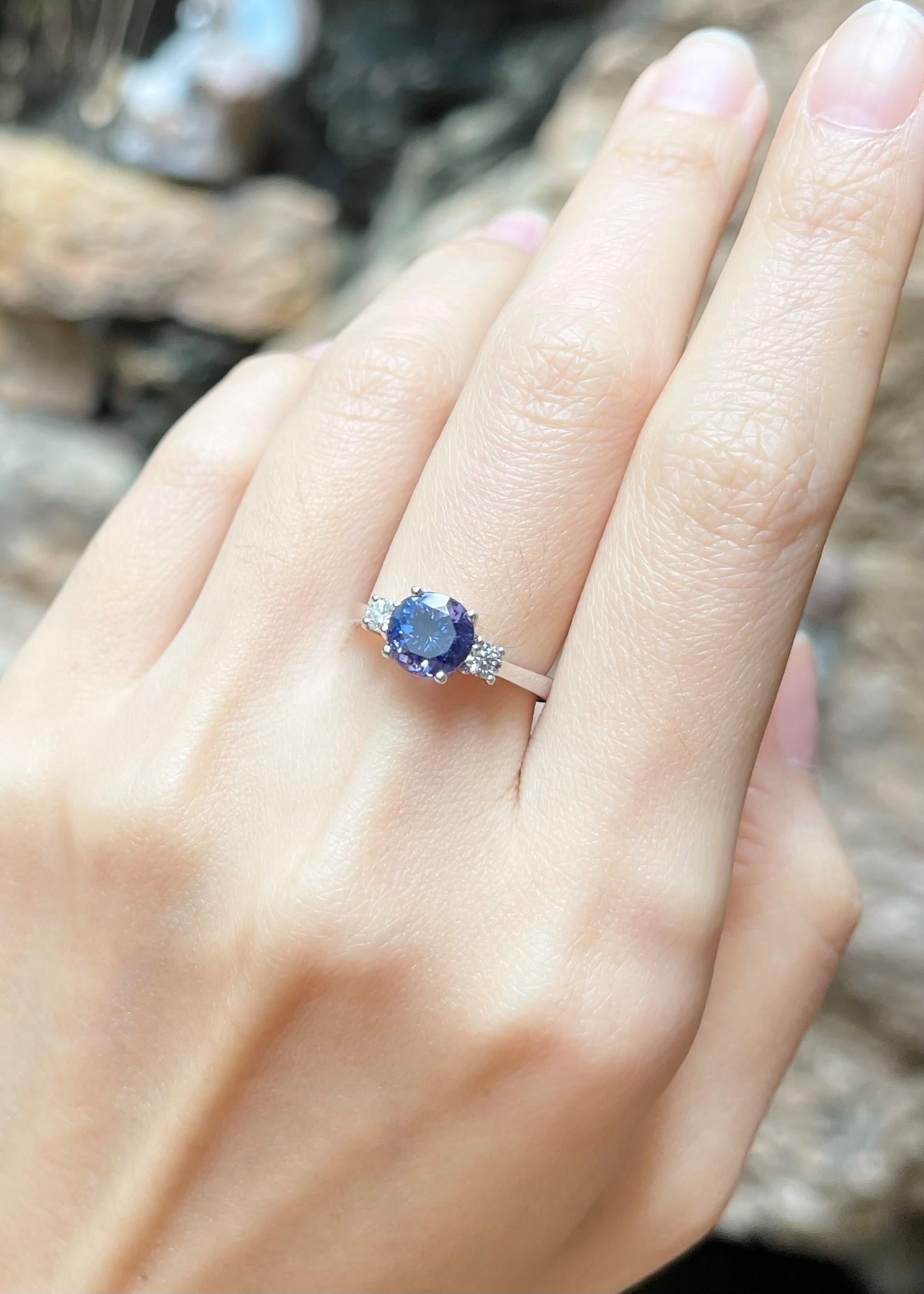 Contemporary Tanzanite with Diamond Ring set in 18K White Gold Setting For Sale