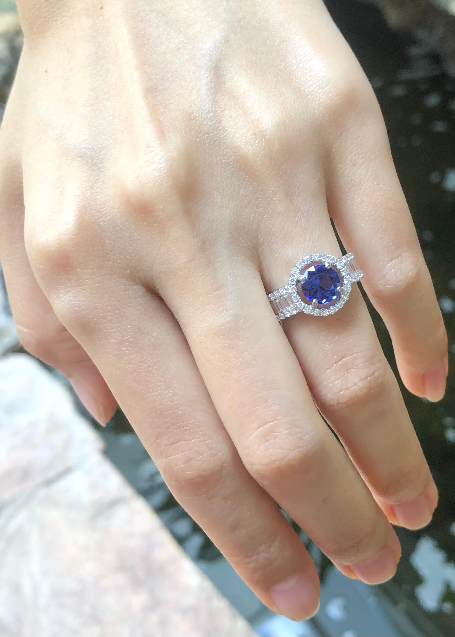 Round Cut Tanzanite with Diamond Ring Set in 18K White Gold Setting For Sale