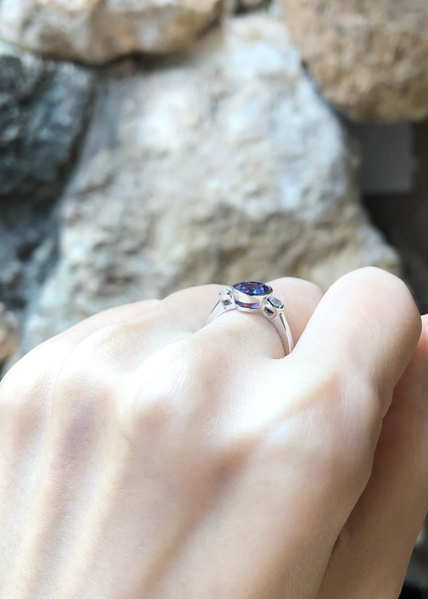 Tansanit mit Diamantring in 18 Karat Weißgold gefasst Damen im Angebot