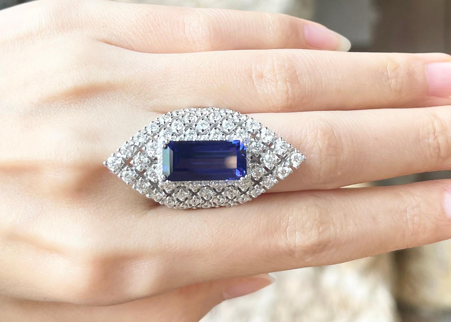 Contemporary Tanzanite with Diamond Ring set in 18K White Gold Settings For Sale
