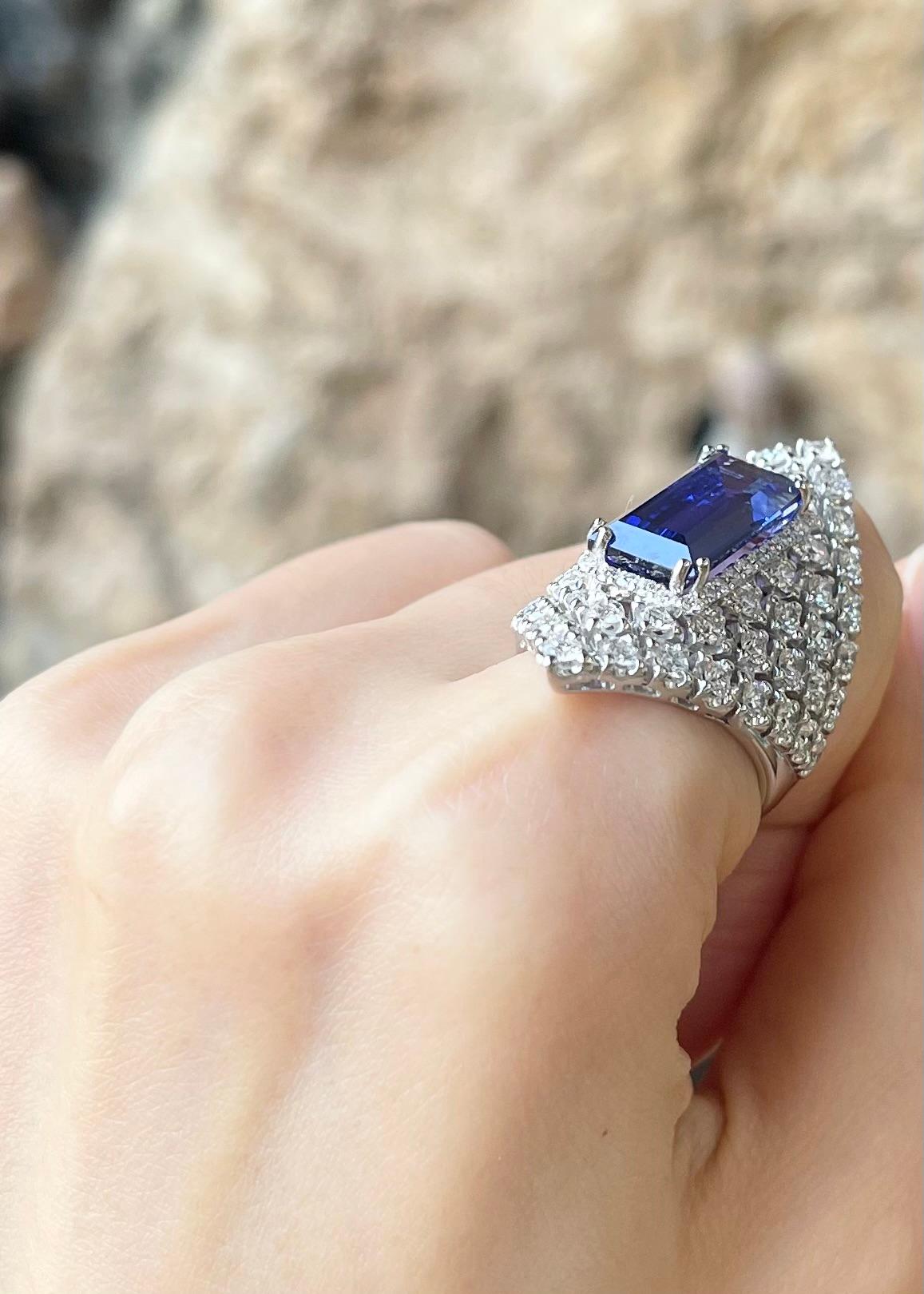 Women's Tanzanite with Diamond Ring set in 18K White Gold Settings For Sale