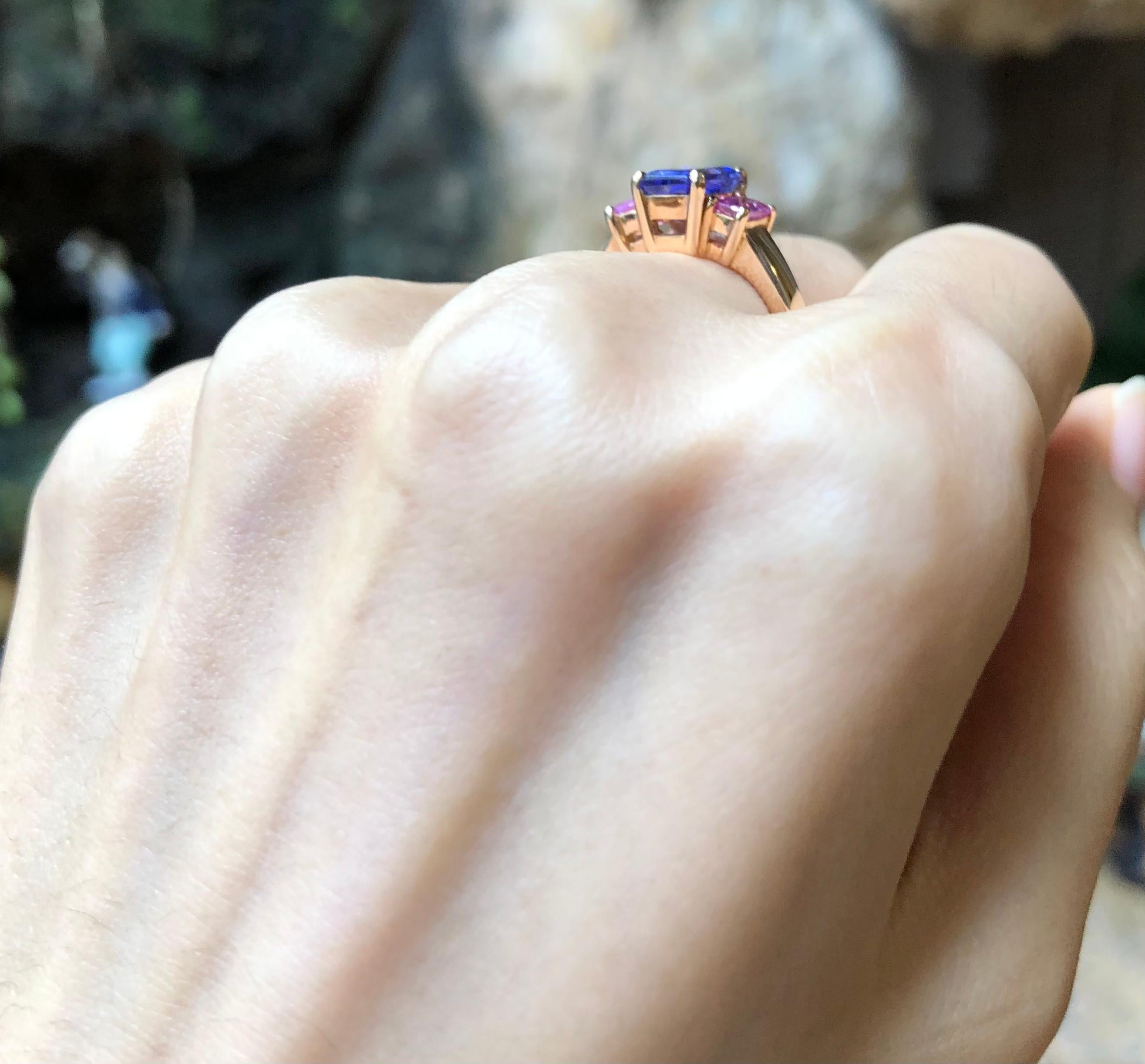 Contemporaneo Anello con tanzanite e zaffiro rosa con montatura in oro rosa 18 carati in vendita