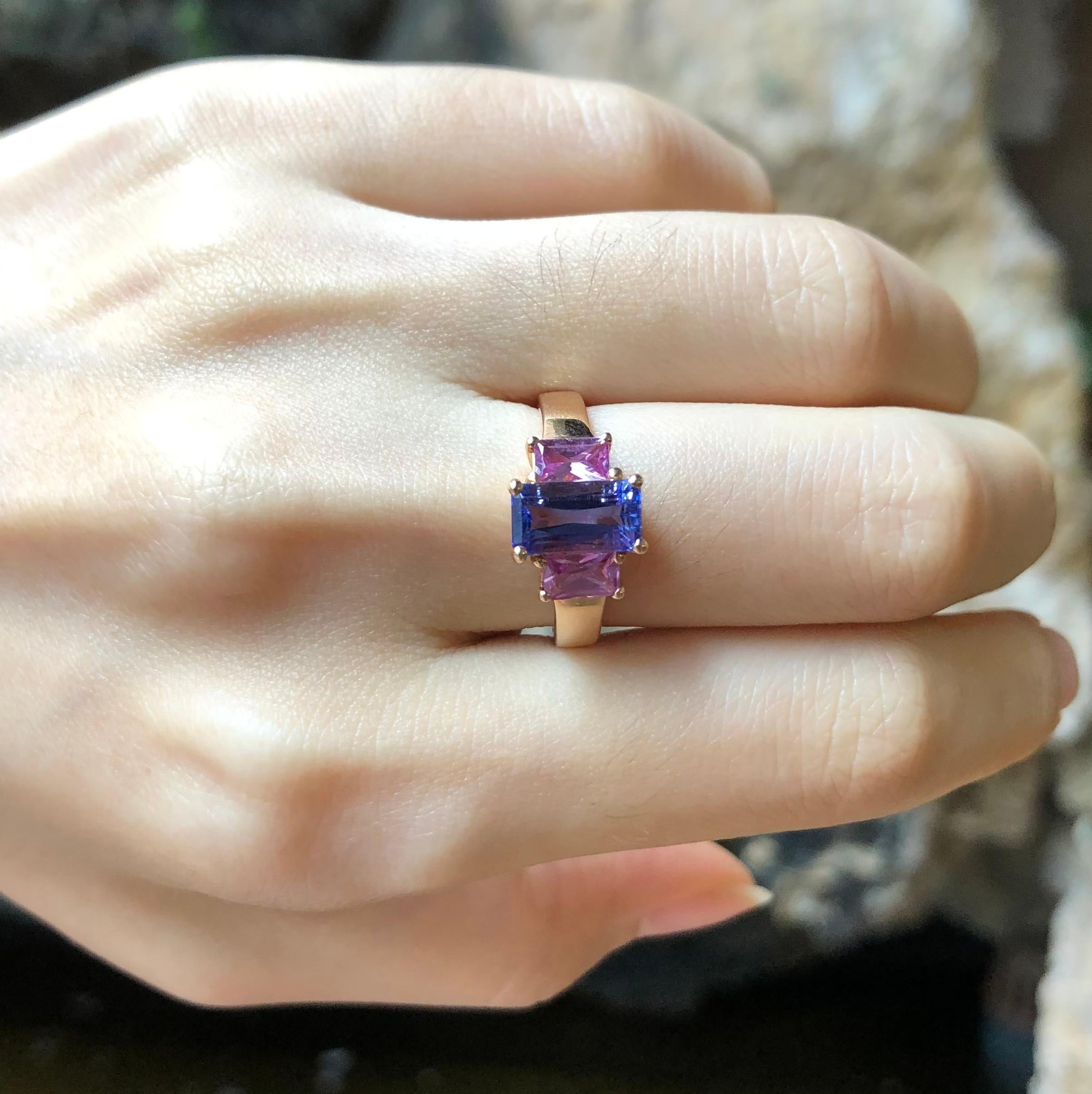Contemporary Tanzanite with Pink Sapphire Ring Set in 18 Karat Rose Gold Settings For Sale