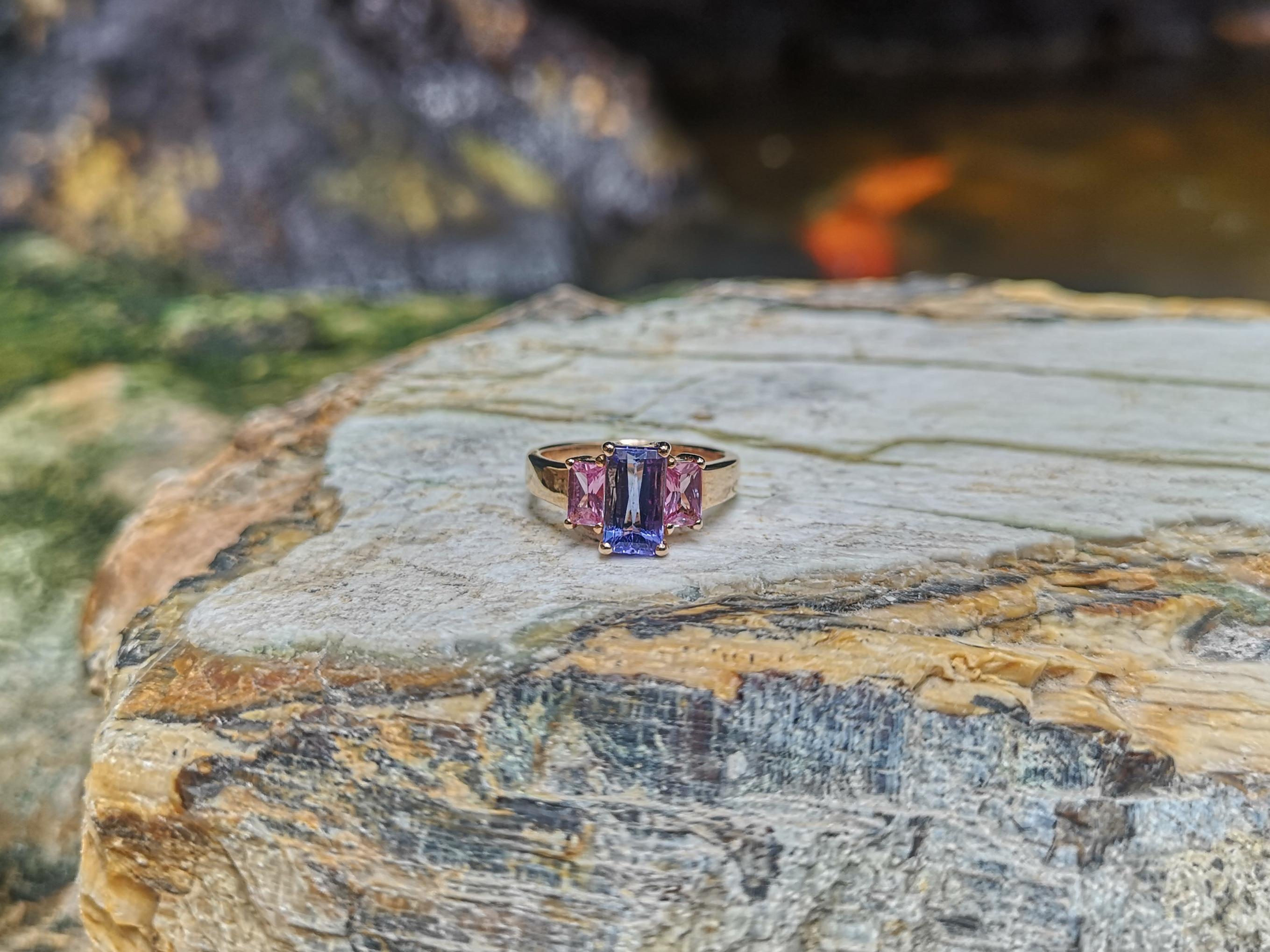 Tanzanite with Pink Sapphire Ring Set in 18 Karat Rose Gold Settings In New Condition For Sale In Bangkok, TH