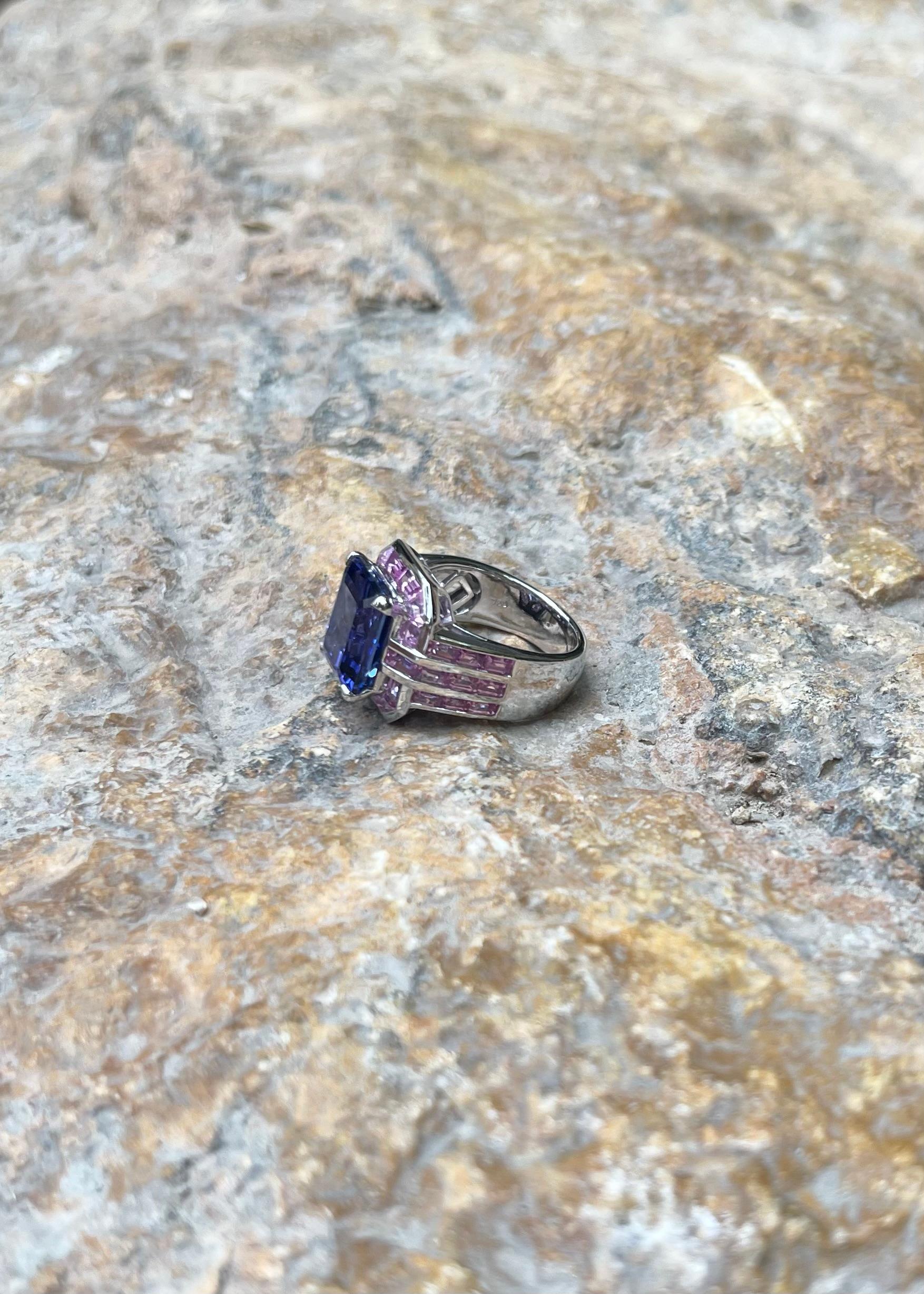 Tansanit mit rosa Saphir Ring in 18K Weißgold Fassung im Angebot 5