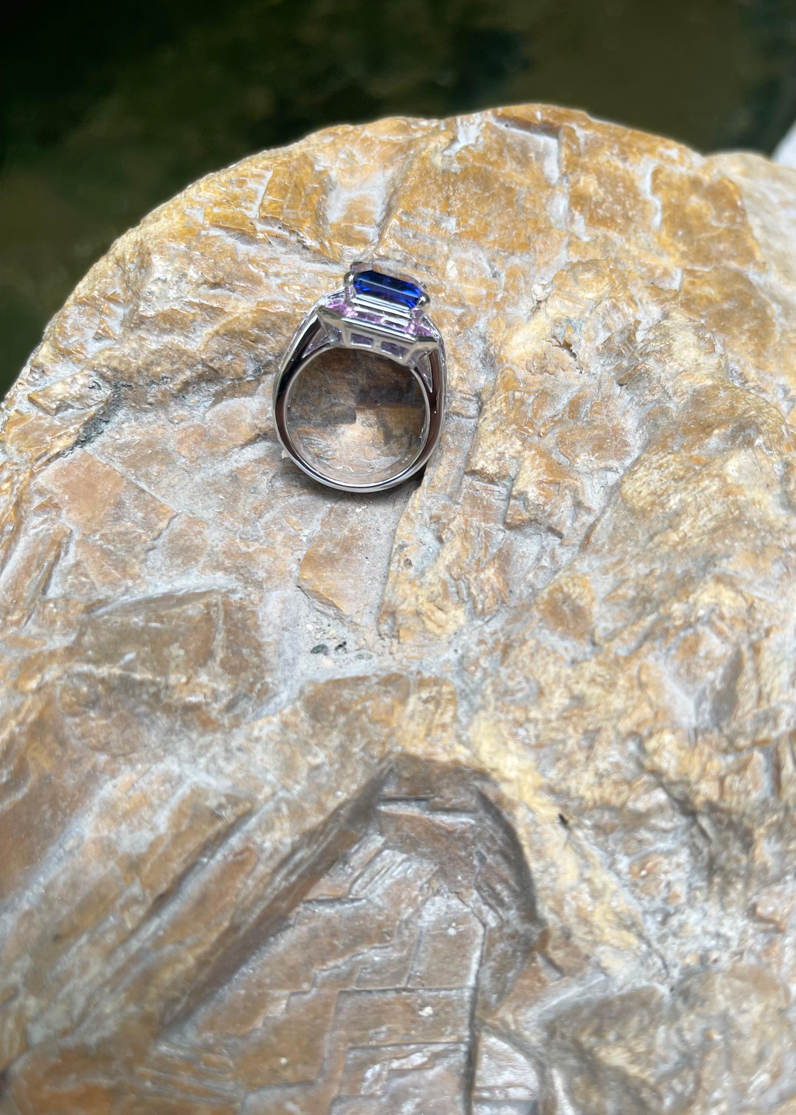 Tansanit mit rosa Saphir Ring in 18K Weißgold Fassung im Angebot 7