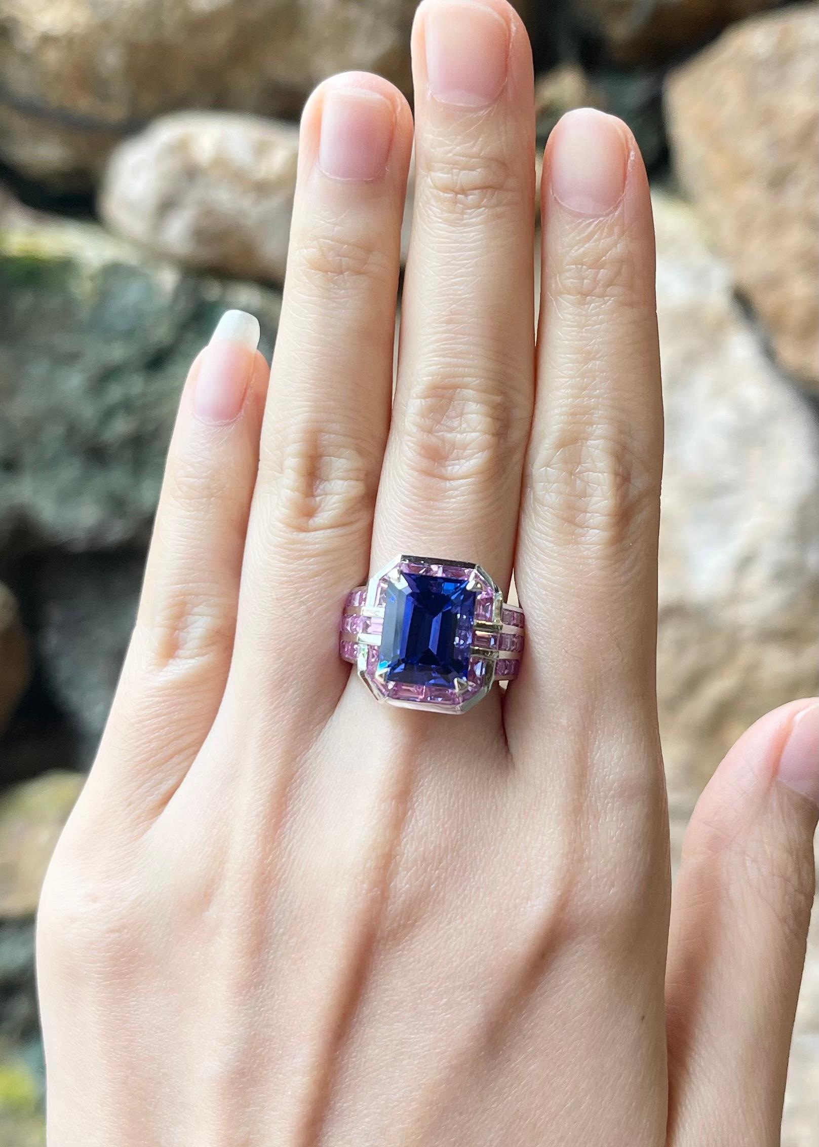 Tansanit 7,24 Karat mit rosa Saphir 3,55 Karat Ring in 18K Weißgold gefasst

Breite:  1.5 cm 
Länge: 1.7 cm
Ringgröße: 55
Gesamtgewicht: 14.93 Gramm

