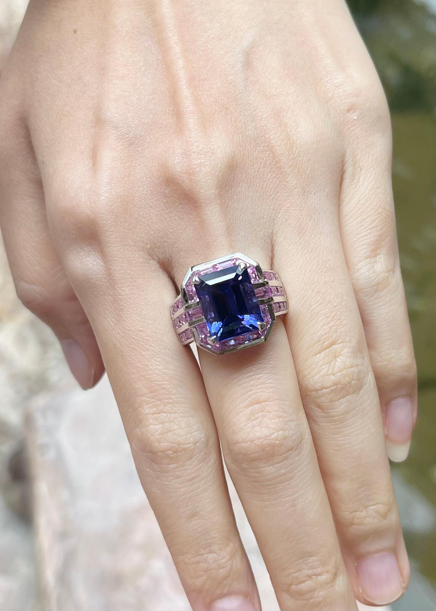 Tansanit mit rosa Saphir Ring in 18K Weißgold Fassung (Smaragdschliff) im Angebot