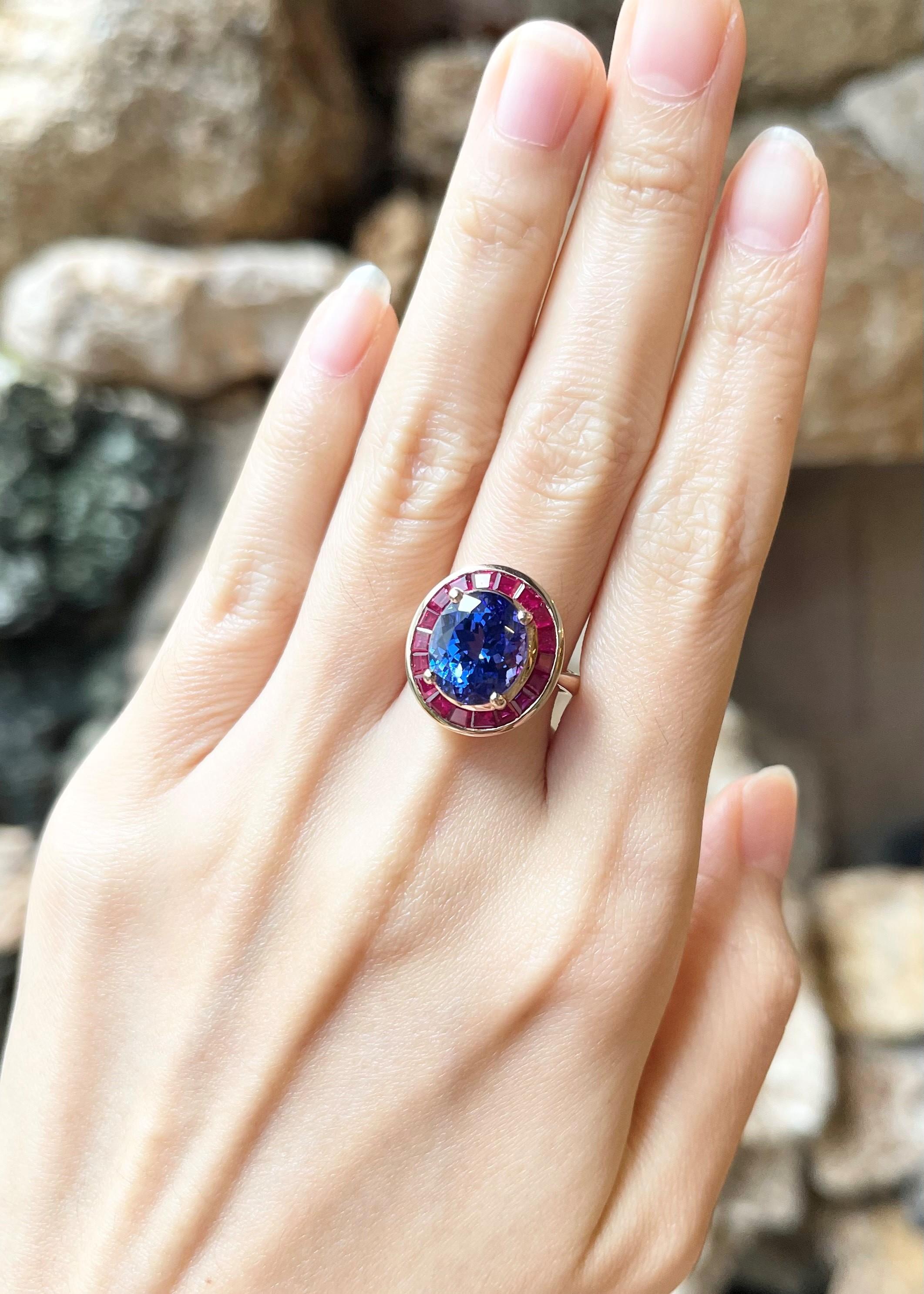 Mixed Cut Tanzanite with Ruby Ring set in 18K Rose Gold Settings For Sale