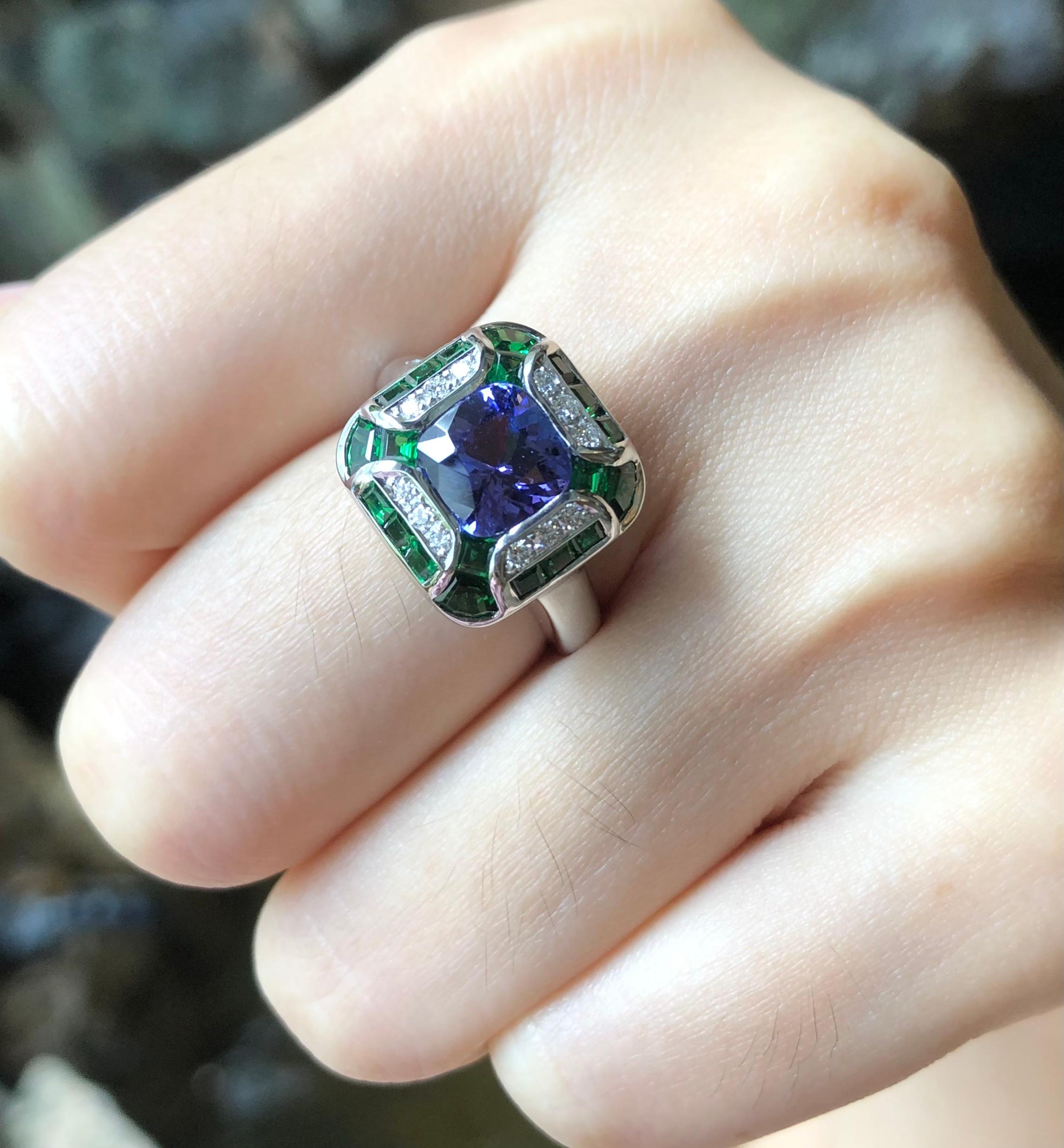 Tanzanite with Tsavorite and Diamond Ring Set in 18 Karat White Gold Settings For Sale 3