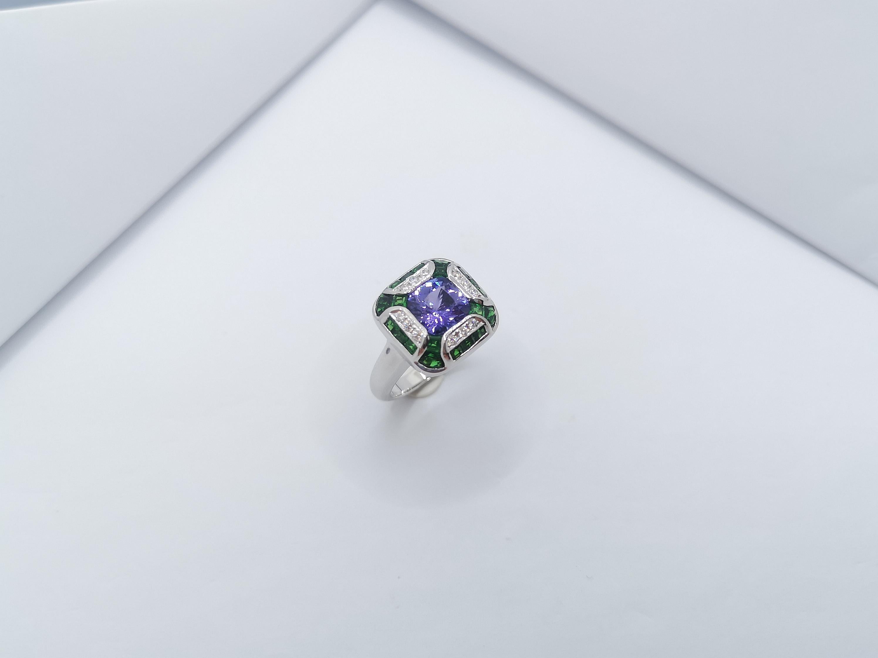 Tanzanite with Tsavorite and Diamond Ring Set in 18 Karat White Gold Settings For Sale 4