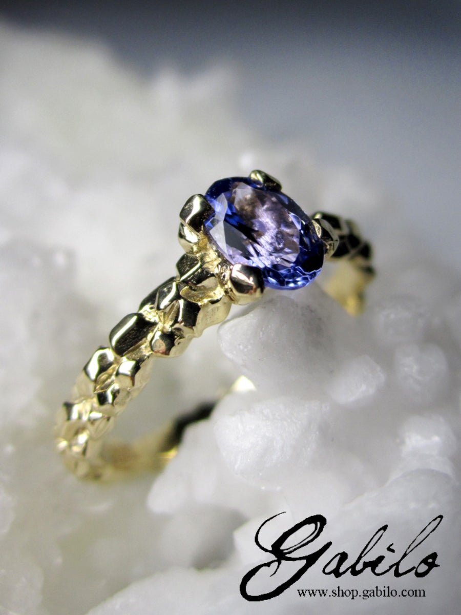 An engagement ring from Gabilo signature 