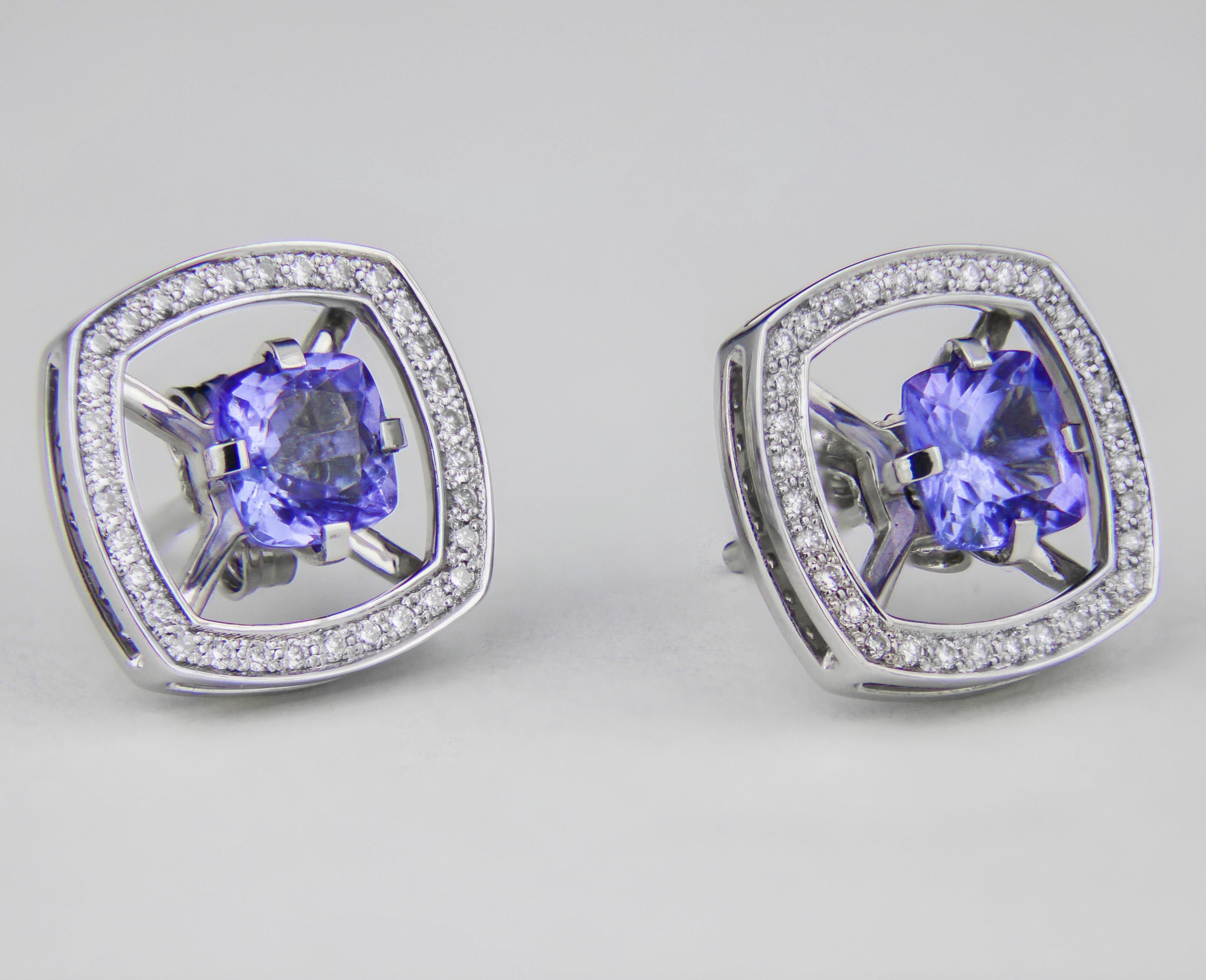 Tanzanites 14k gold earrings studs.  In New Condition For Sale In Istanbul, TR