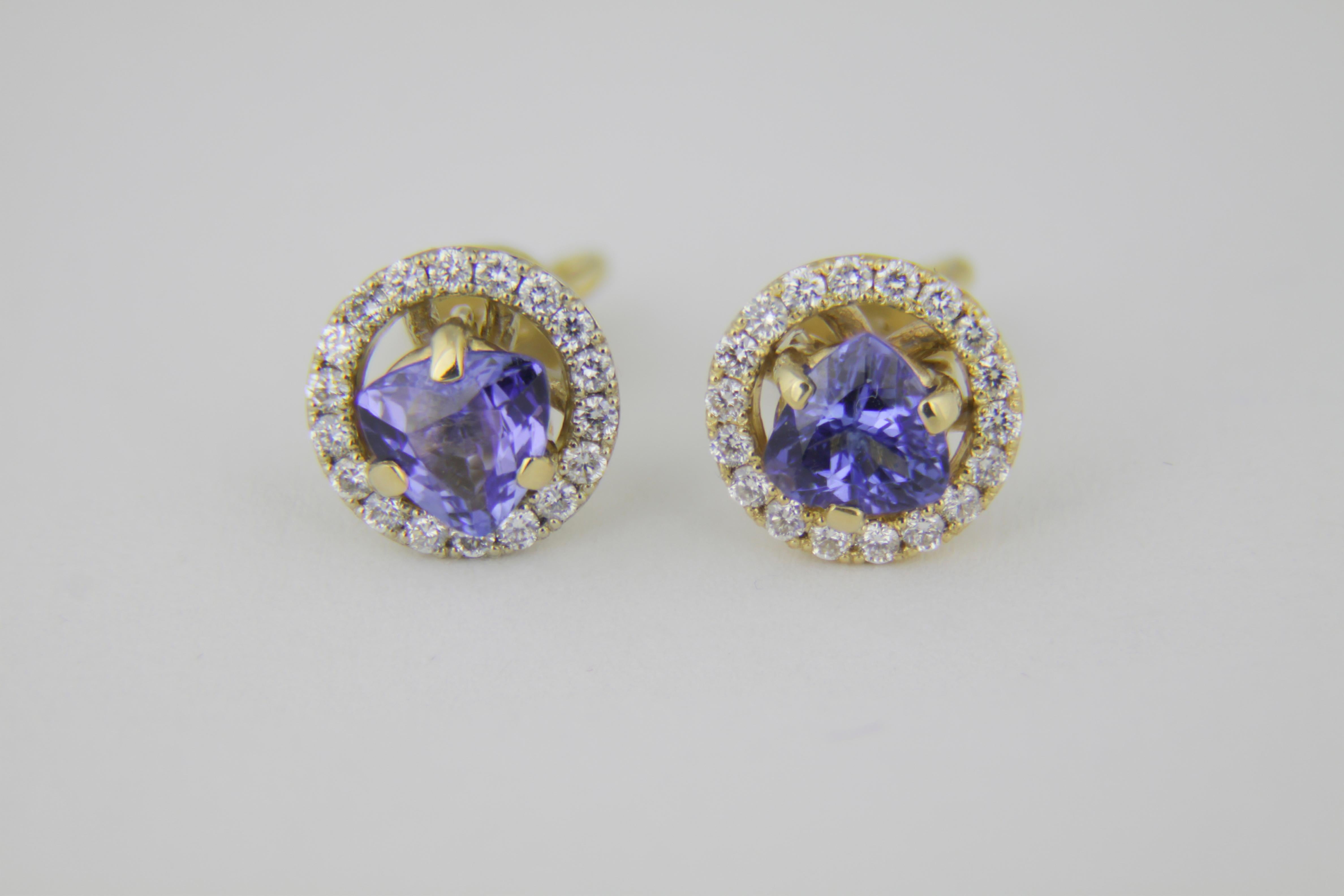 Tanzanites and diamonds 14k gold earrings studs. Removable jackets tanzanite earrings.
Tanzanite Halo Jacket Stud Earrings. 14k White Gold Natural Tanzanite Studs with Halo Jackets.

Metal type: Gold
Metal stamp: 14k Gold
Weight: 2.5 gr
Central