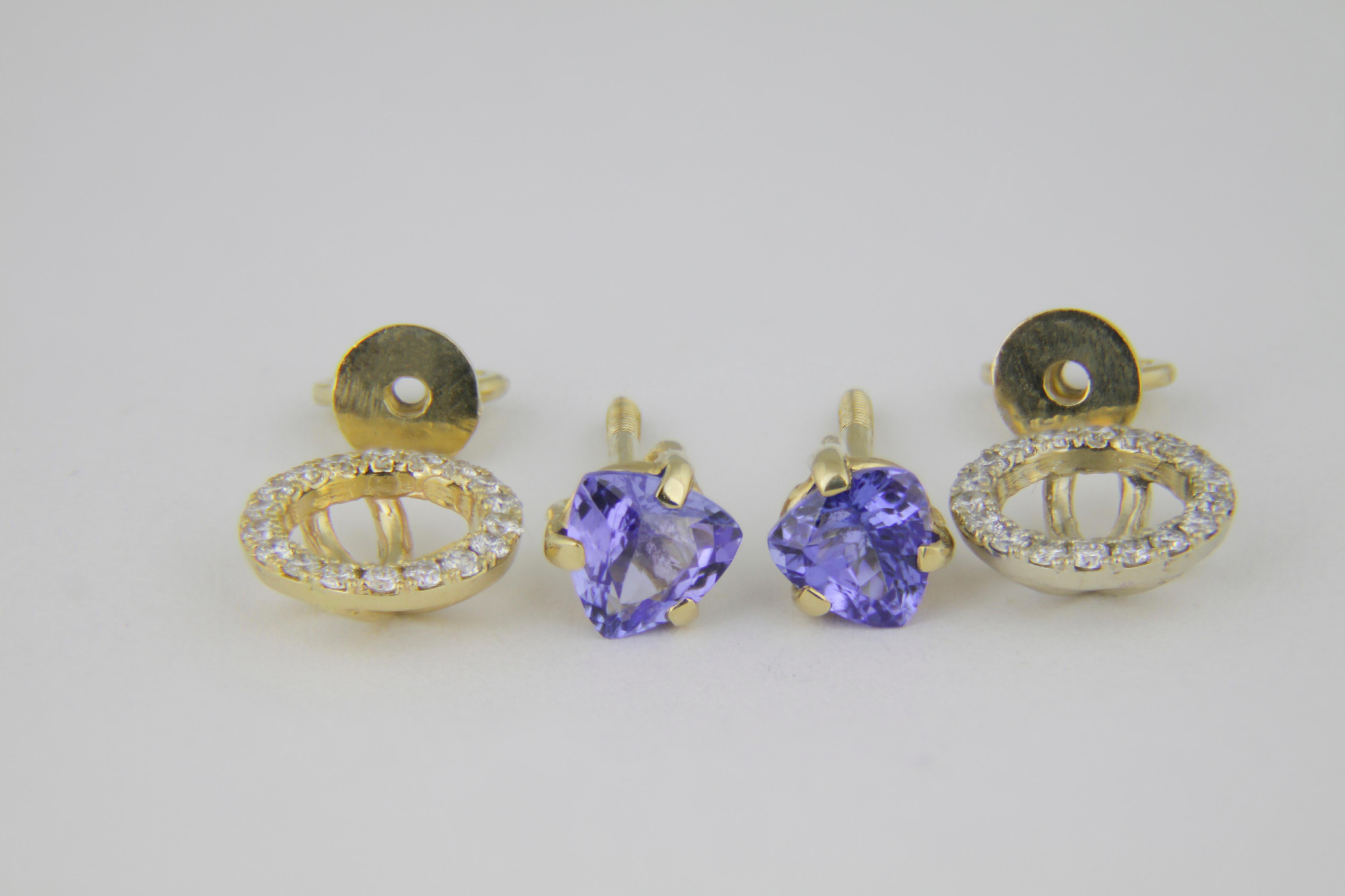 Tanzanites and diamonds 14k gold earrings studs. In New Condition For Sale In Istanbul, TR