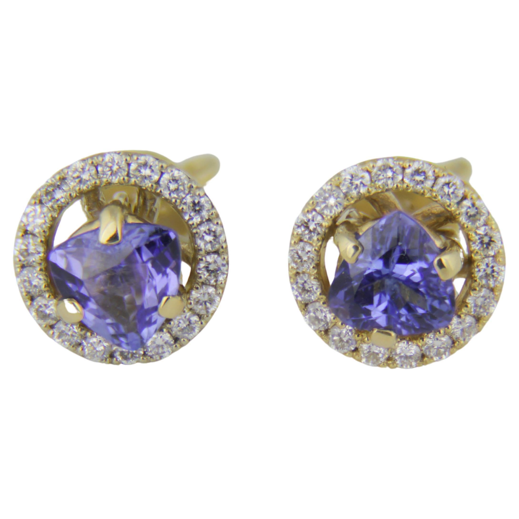 Tanzanites and diamonds 14k gold earrings studs. For Sale