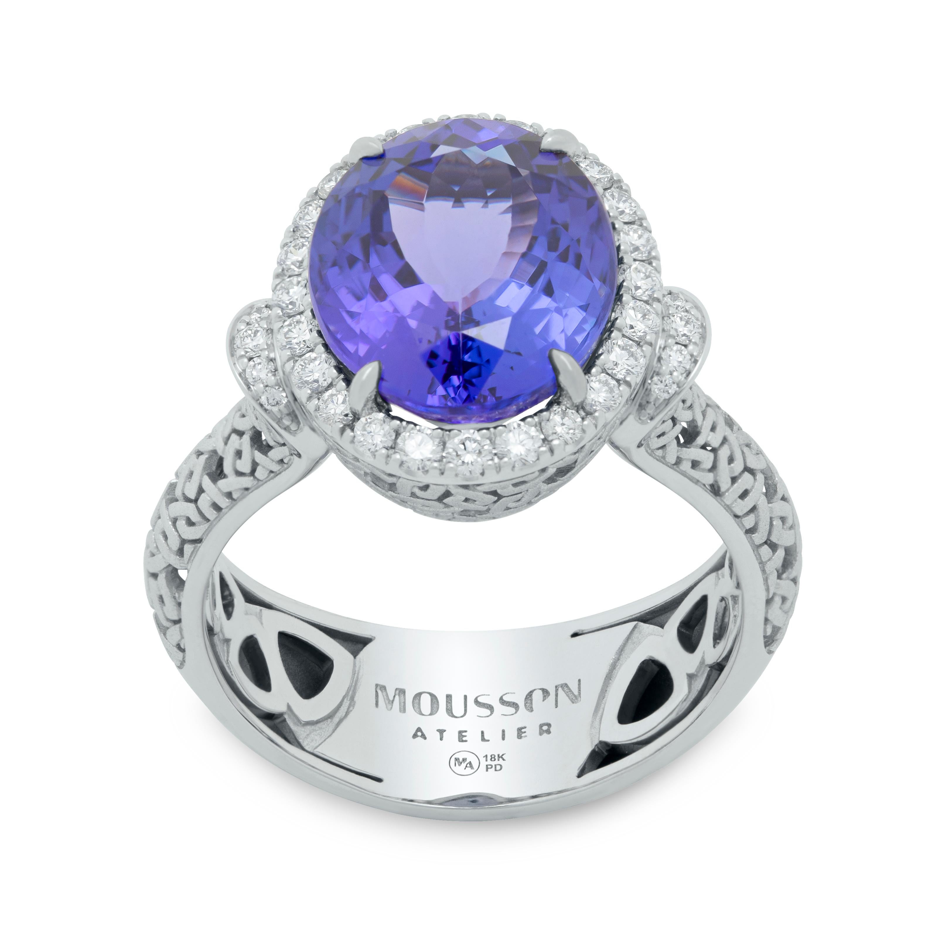 Tanzanites Diamonds 18 Karat White Gold New Classic Suite
Introducing a Suite crafted from delicate 18 Karat White Gold, which in company with Tanzanites and Diamonds around it, creates a truly noble look. But the main detail here is still the