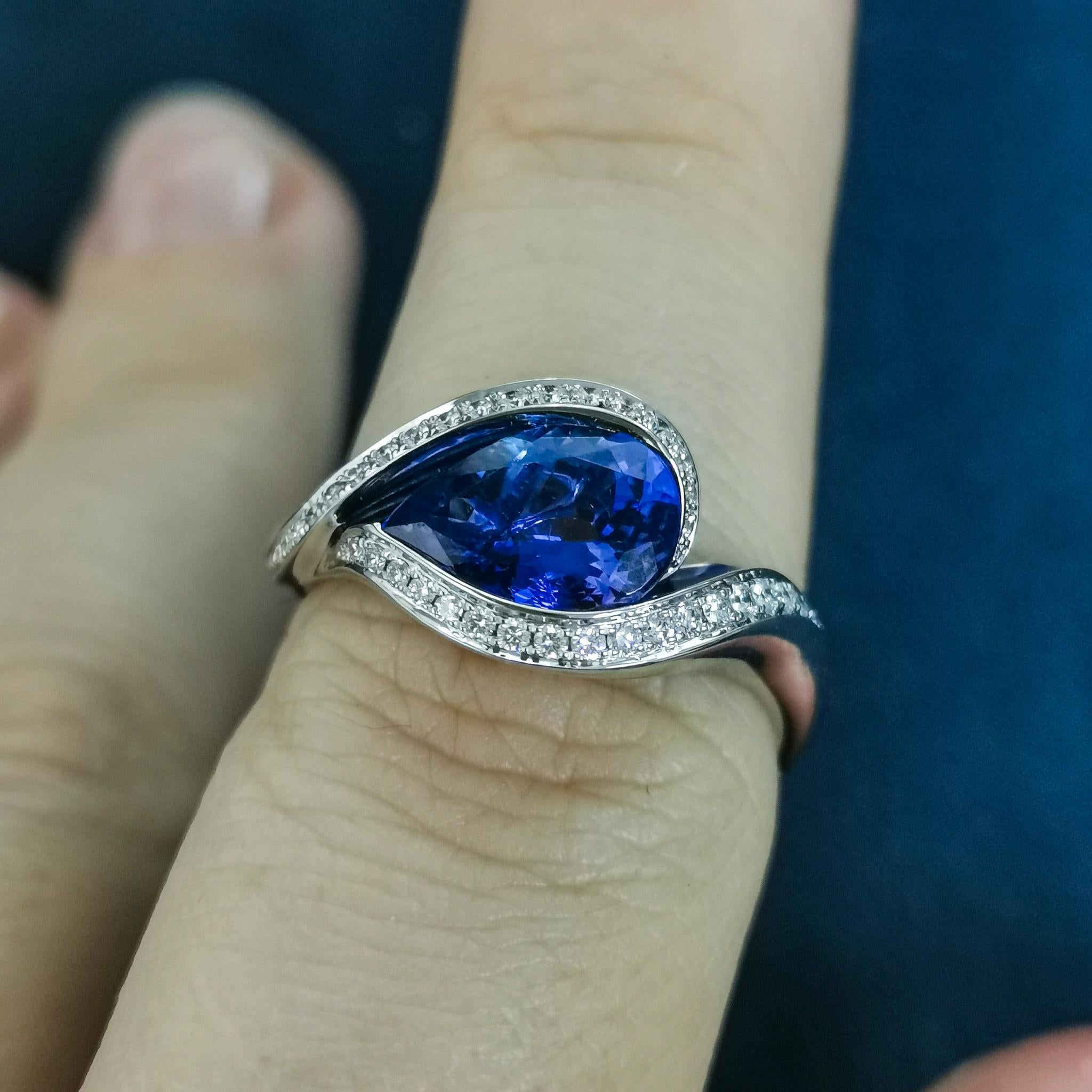 Tanzanites Diamonds Enamel 18 Karat White Gold Melted Colors Suite 3