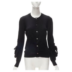 TAO COMME DES GARCONS - Cardigan en laine noire avec manches à volants et pochettes, 2010