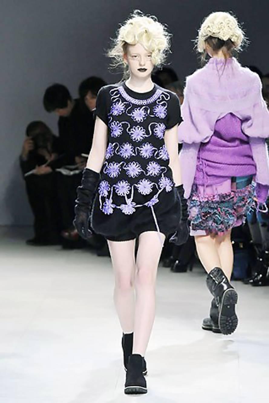 TAO Comme Des Garçons Ribboned Flower Applique T-Shirt In New Condition In Laguna Beach, CA