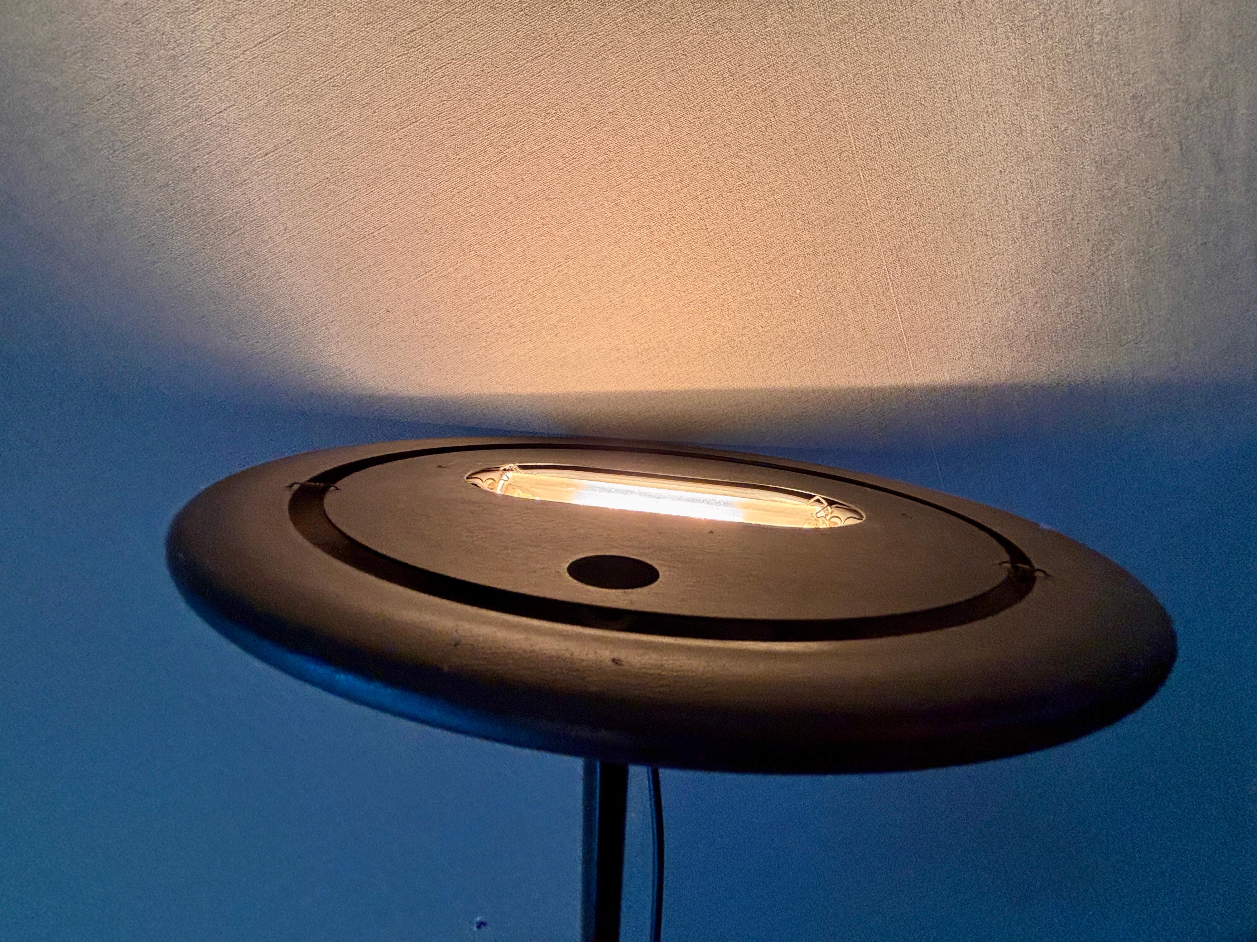 Tao floor lamp by Mario Barbaglia and Marco Colombo for PAF Studio Milano In Good Condition For Sale In Hannover, DE