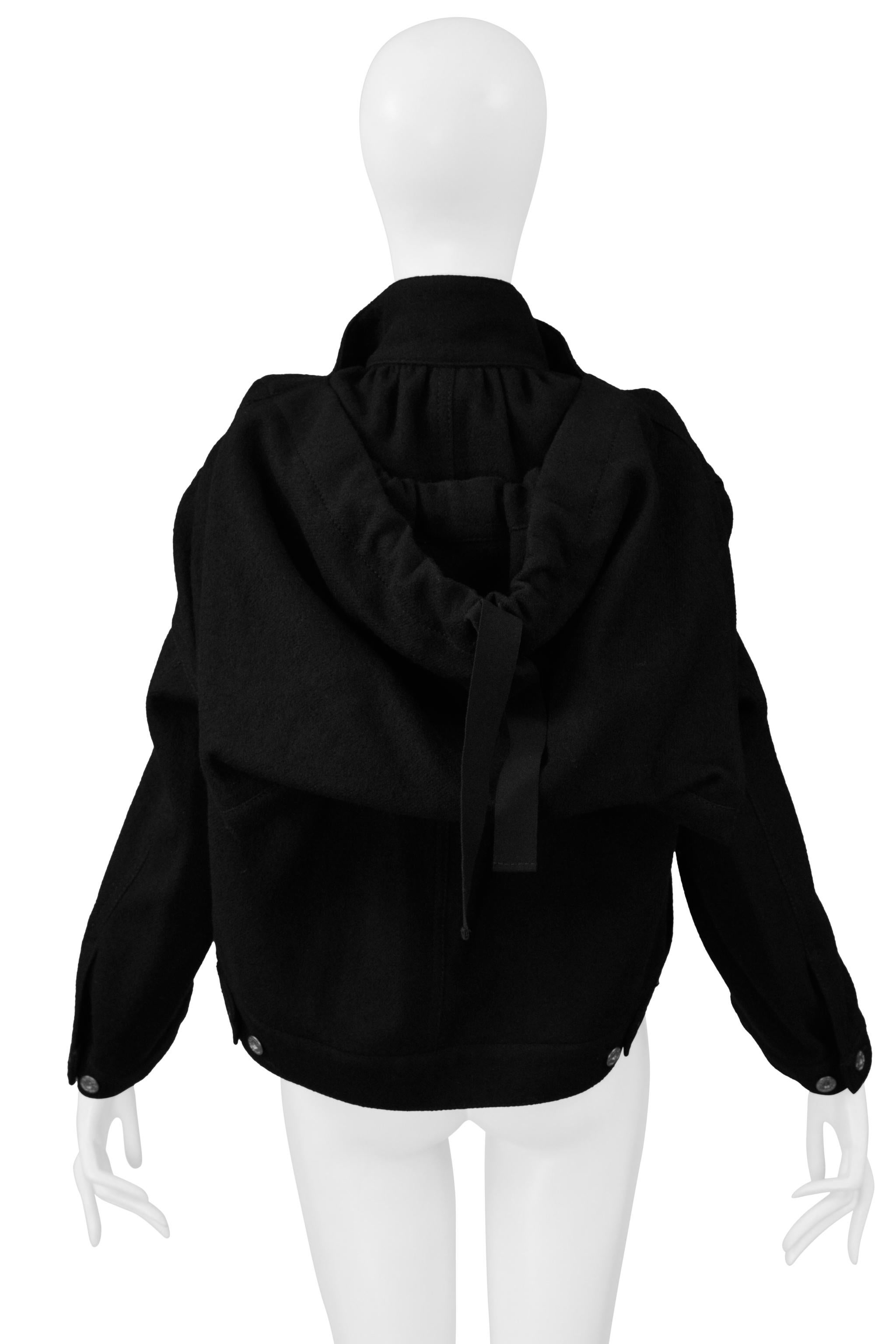 Tao For Comme Des Garcons Schwarze Wolljacke mit Fronttaschen und riesiger Kapuze 2010 im Angebot 1