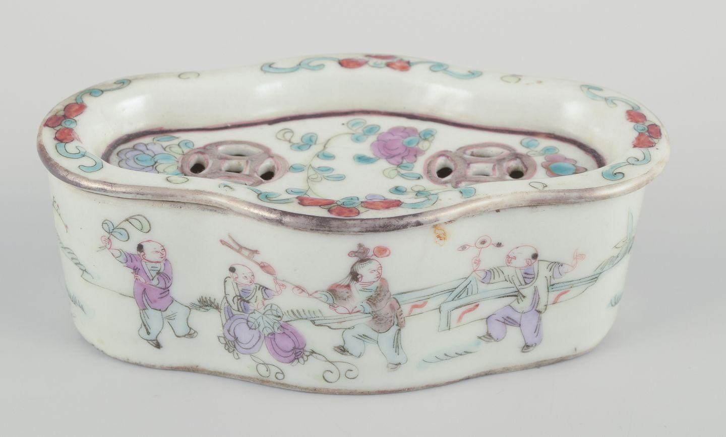 Chinese Tao Kuang, China. Antique porcelain incense burner. For Sale