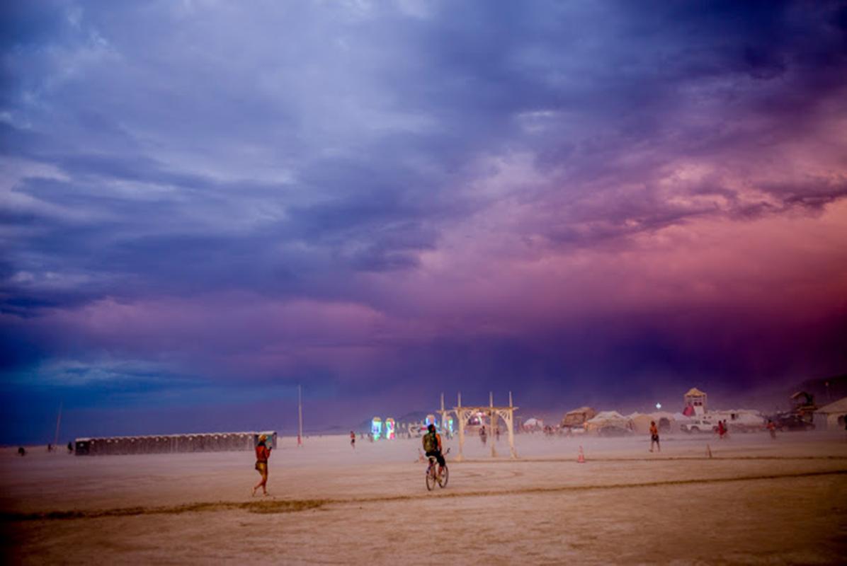 Landscape Photograph Tao Ruspoli - Sunset (Burning Man), 21e siècle, photographie de paysage, contemporaine, couleur