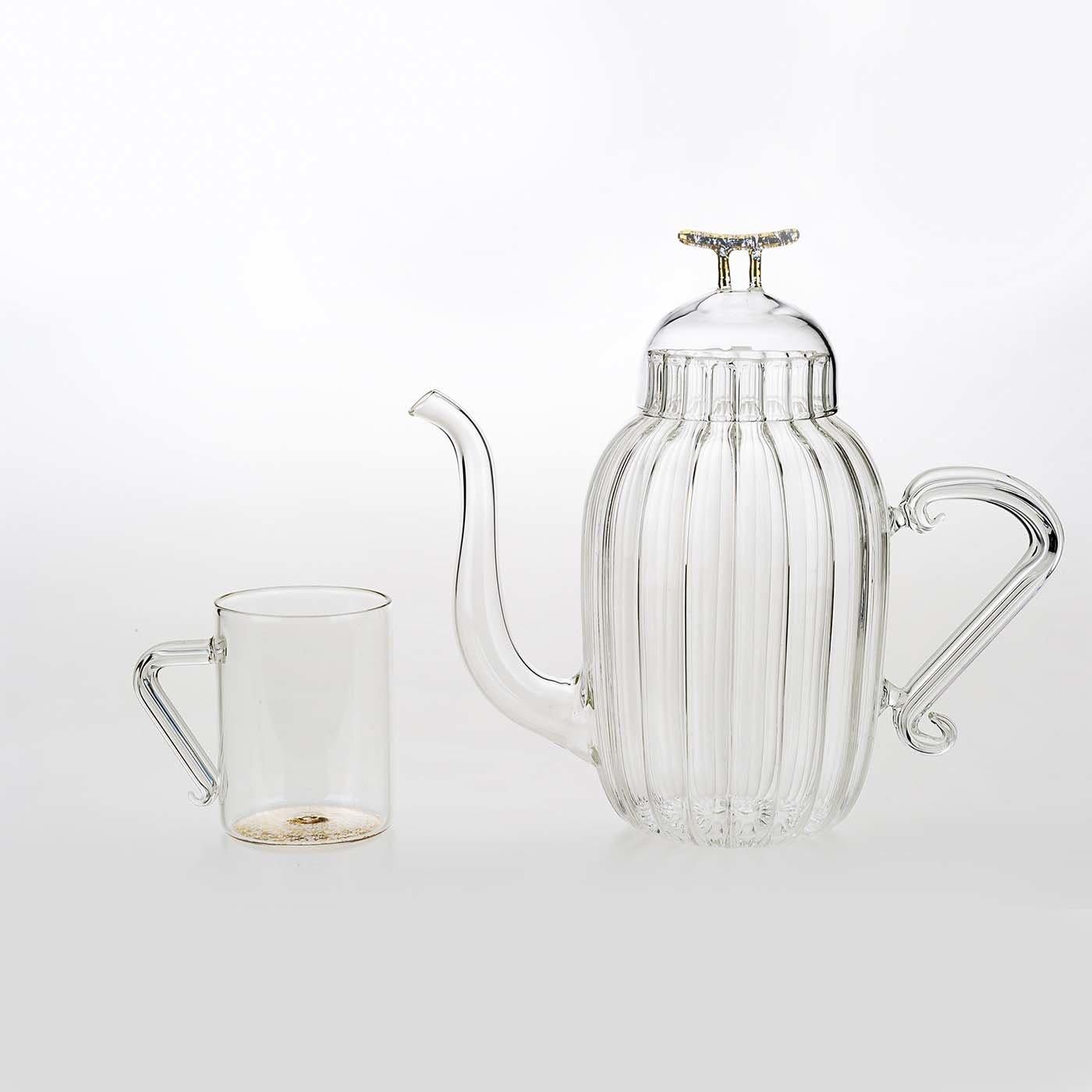 Crafted entirely by hand of mouth-blown glass, this elegant teapot will be a charming addition to any home and will especially complement Chinese-inspired interior designs, thanks to the elegant ferrule of the lid, adorned with stunning gold. The