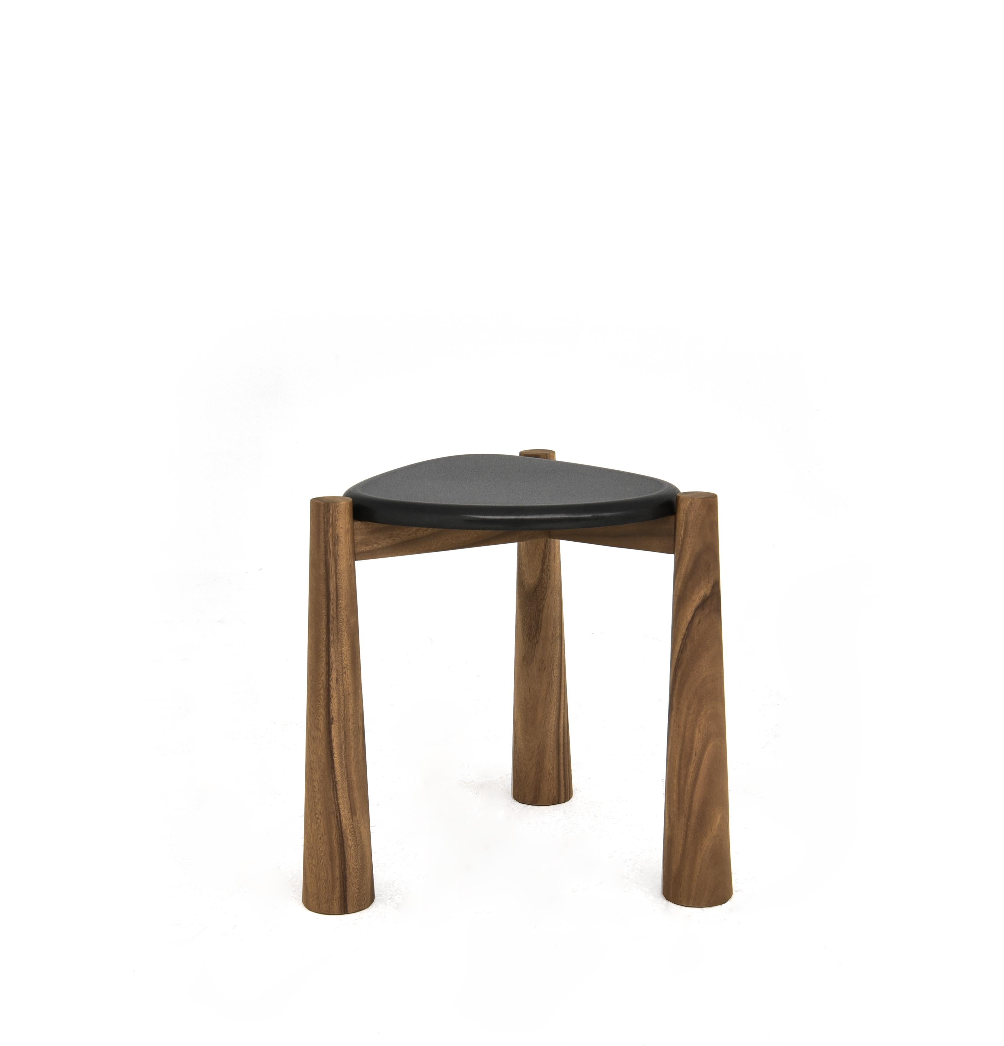 Chinois Table d'appoint Taonga Stone par DAaZ en vente
