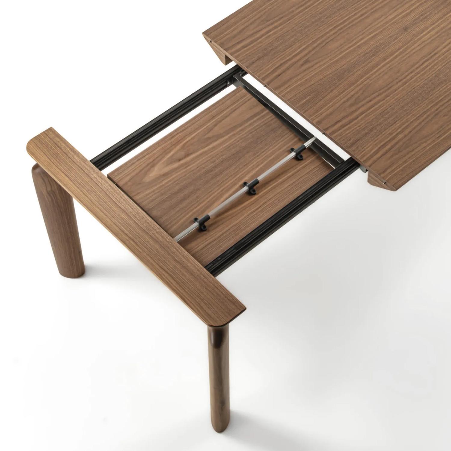 Table de salle à manger en noyer Taorma en vente 3