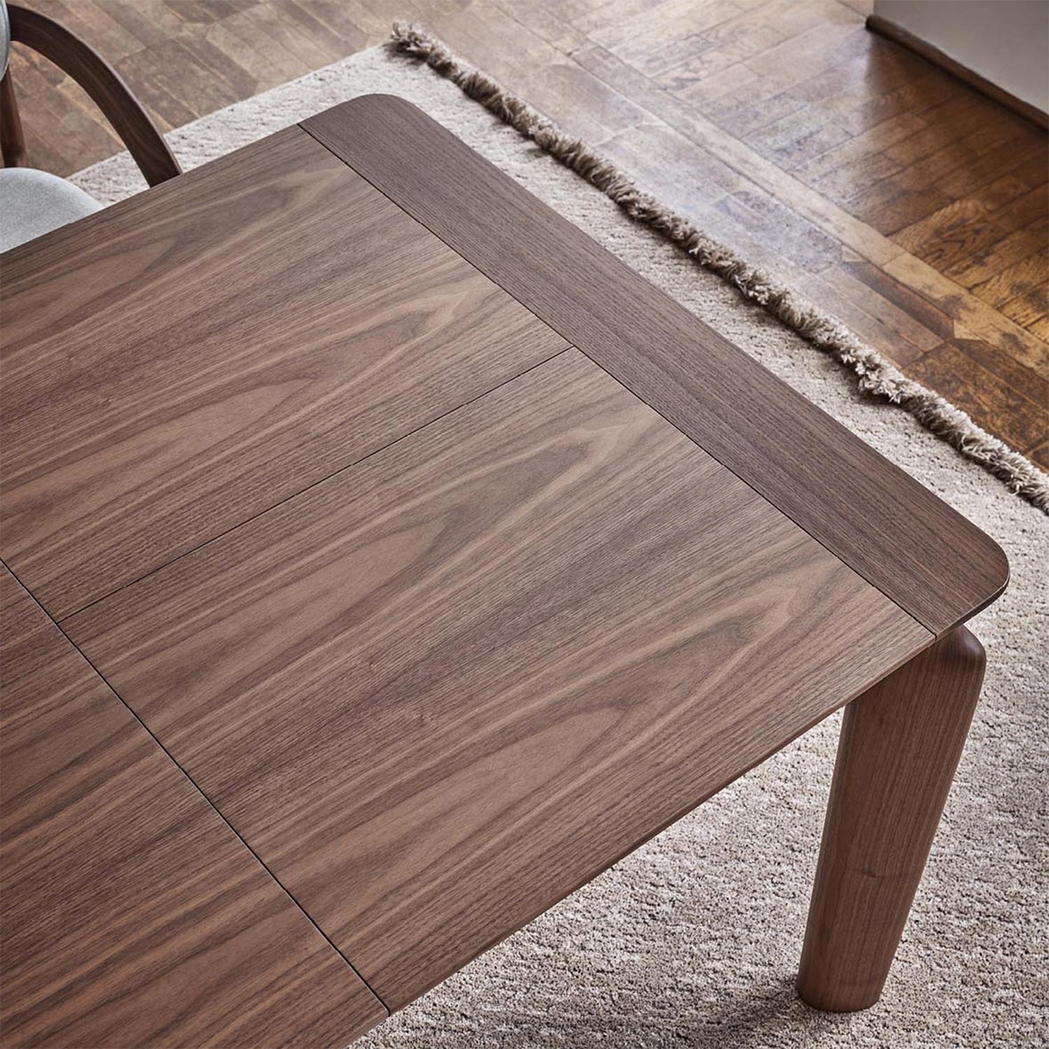 Table de salle à manger en noyer Taorma en vente 4